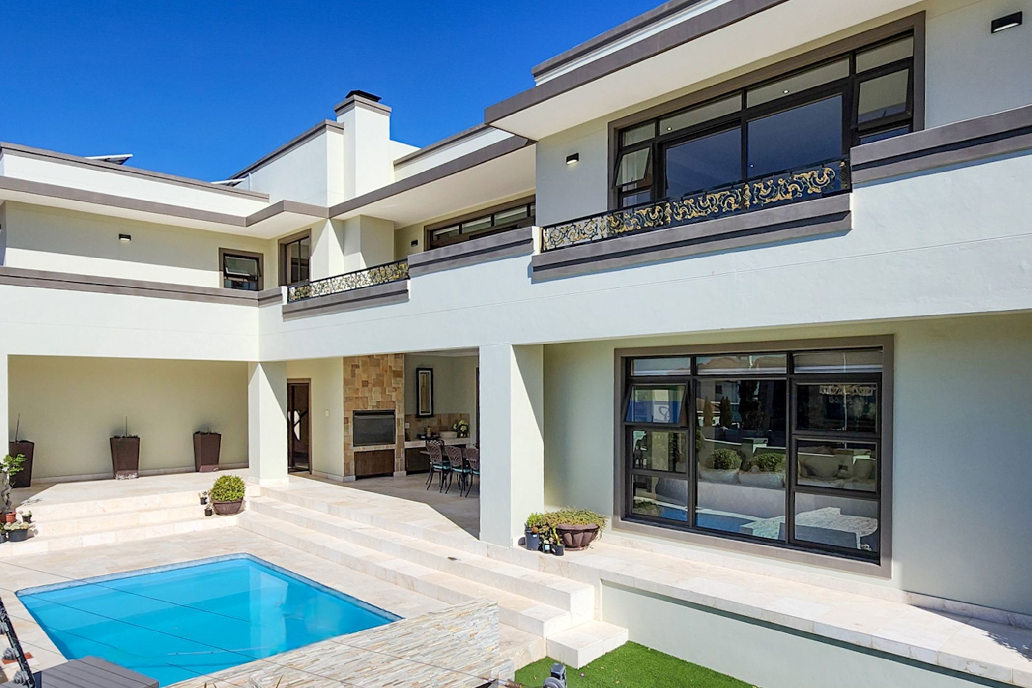 5 bedroom double-storey house for sale in West Beach (Blouberg)
