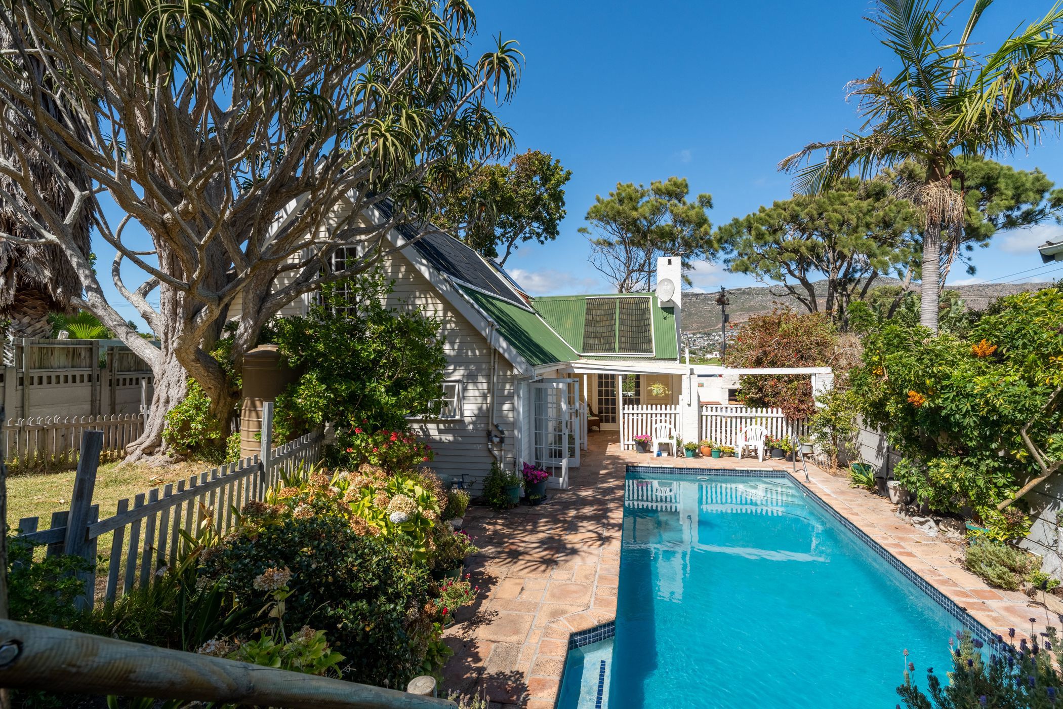 3 bedroom house for sale in Clovelly (Cape Town)