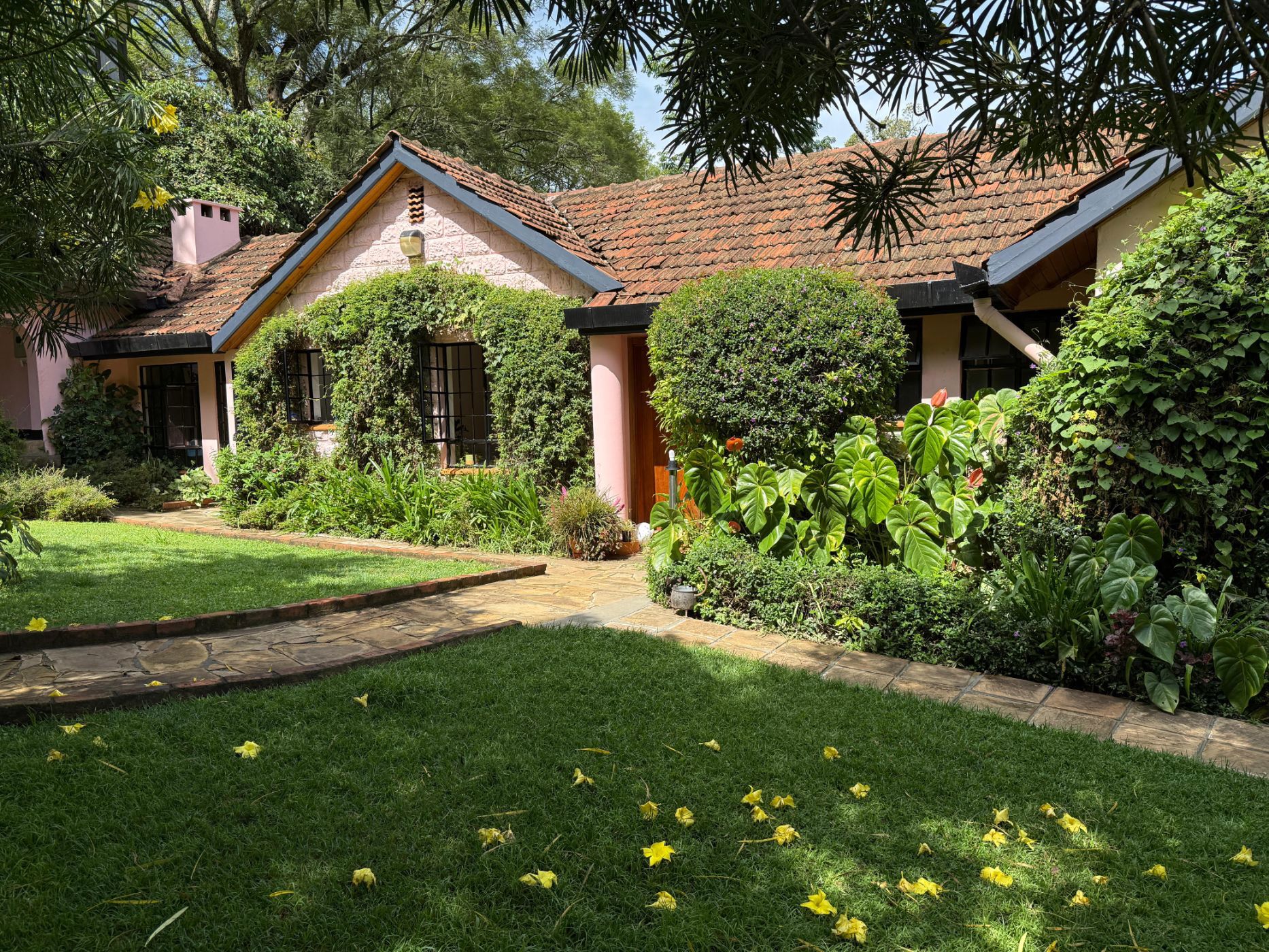 2 acres vacant land for sale in Muthaiga (Kenya)