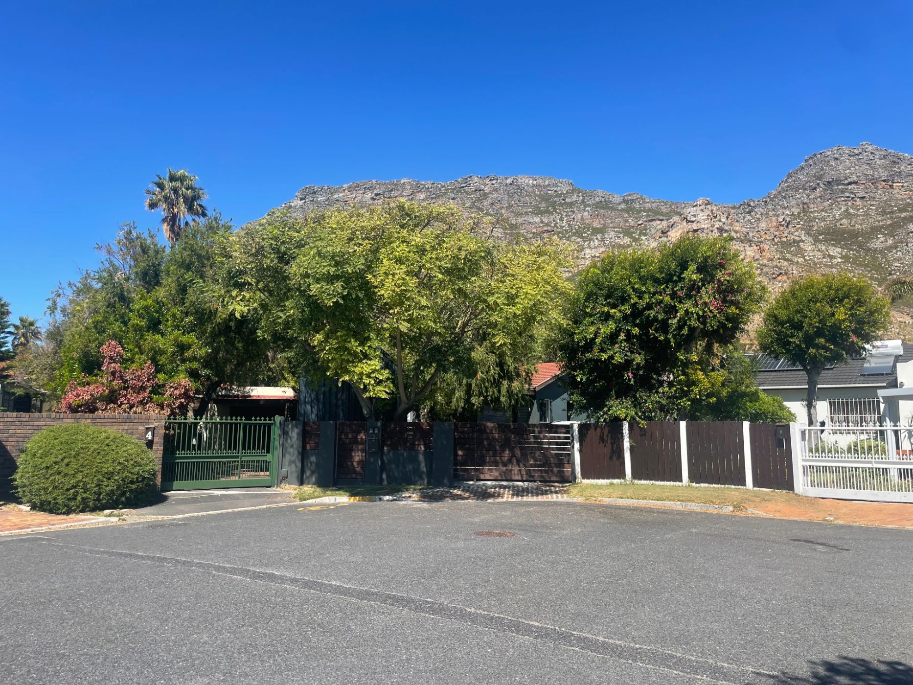4 bedroom house to rent in Lakeside (Cape Town)