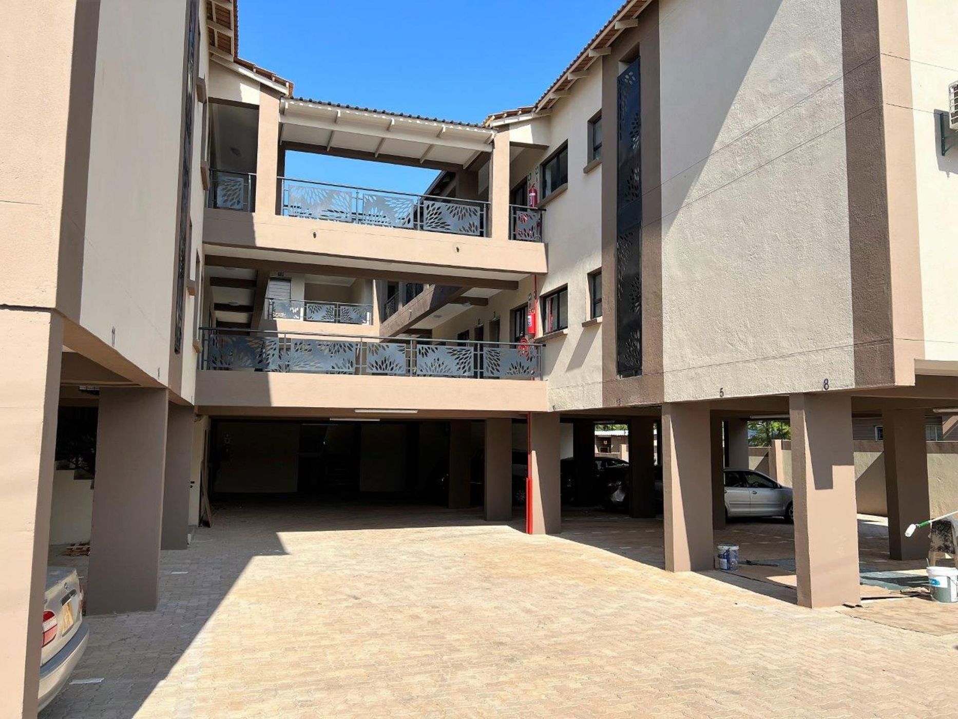 1 bedroom apartment to rent in Village (Botswana)