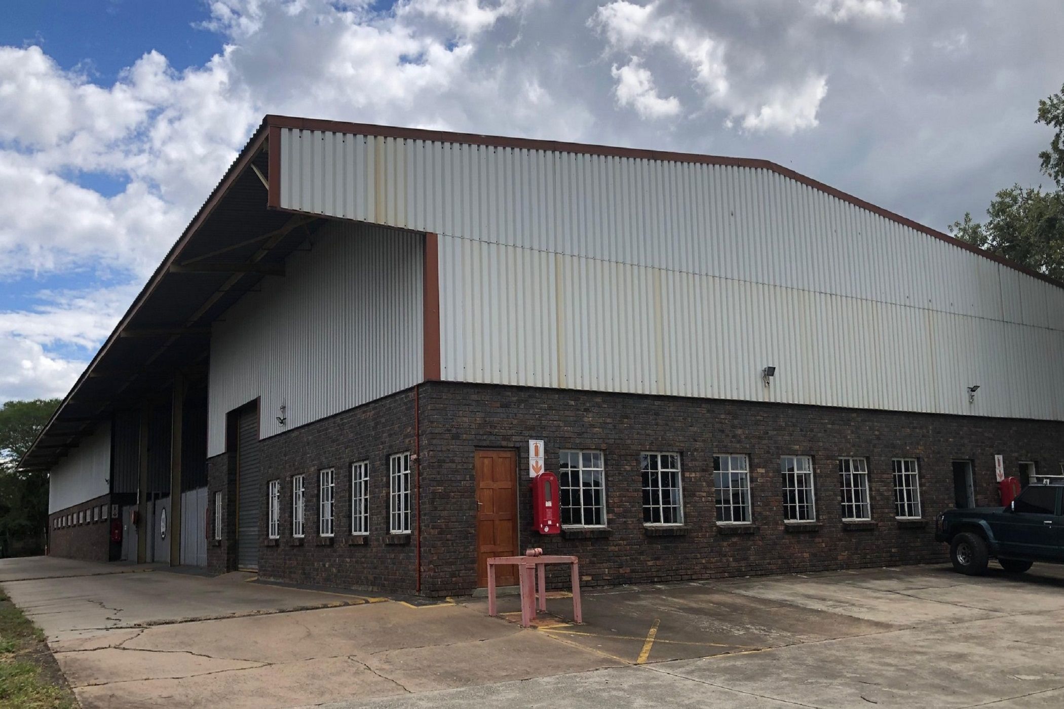 12026 m&sup2; commercial building for sale in Vintonia