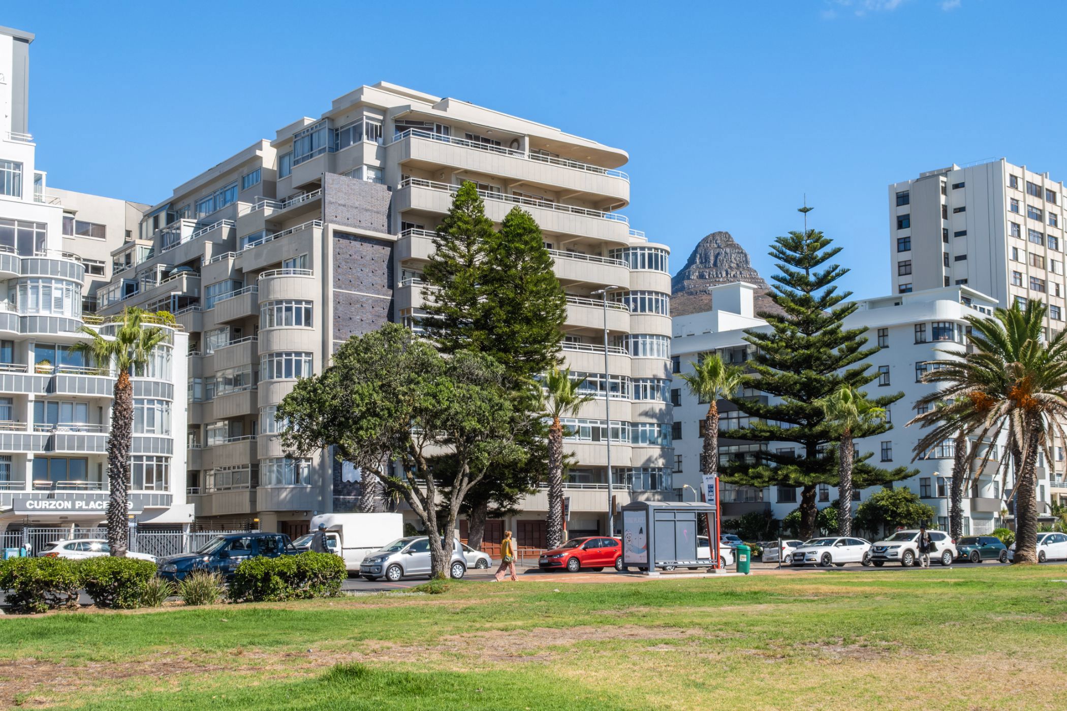 2 bedroom apartment for sale in Sea Point