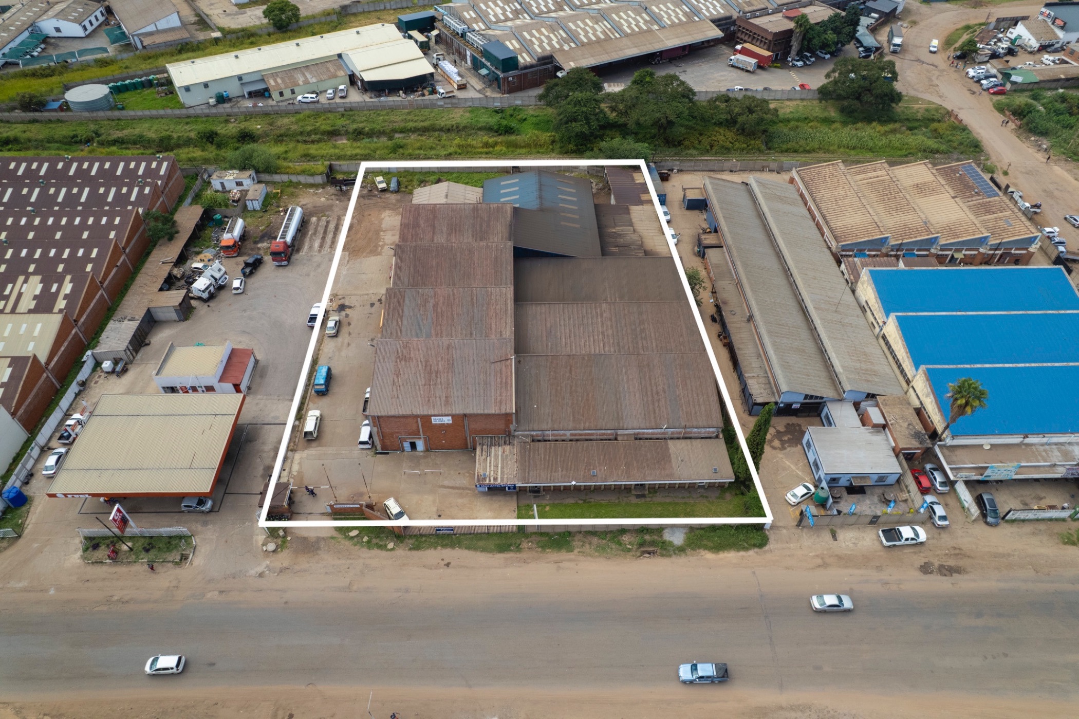 5000 m&sup2; commercial building for sale in Southerton (Zimbabwe)