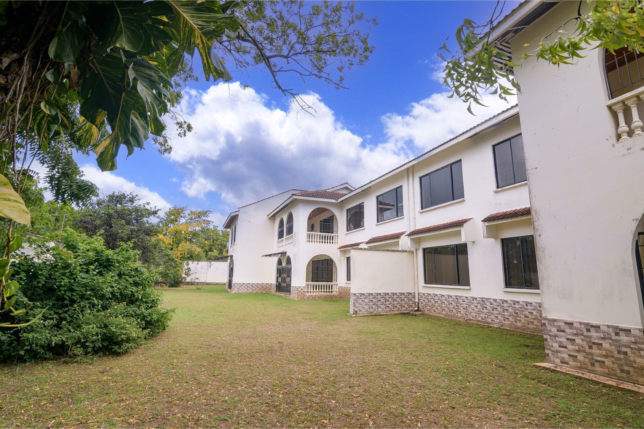 4 bedroom multi-storey house to rent in Nyali (Kenya)