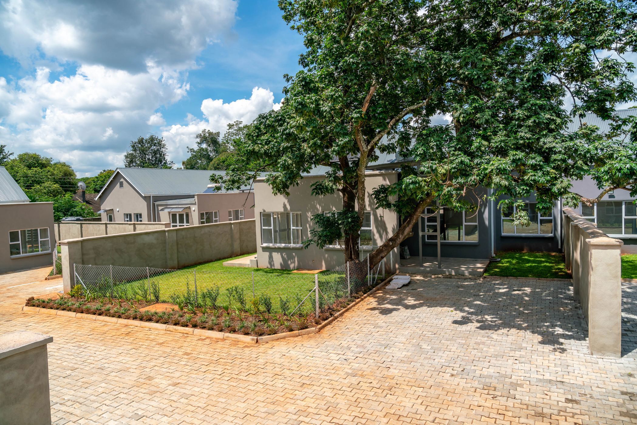 3 bedroom cluster house for sale in Emerald Hill (Zimbabwe)