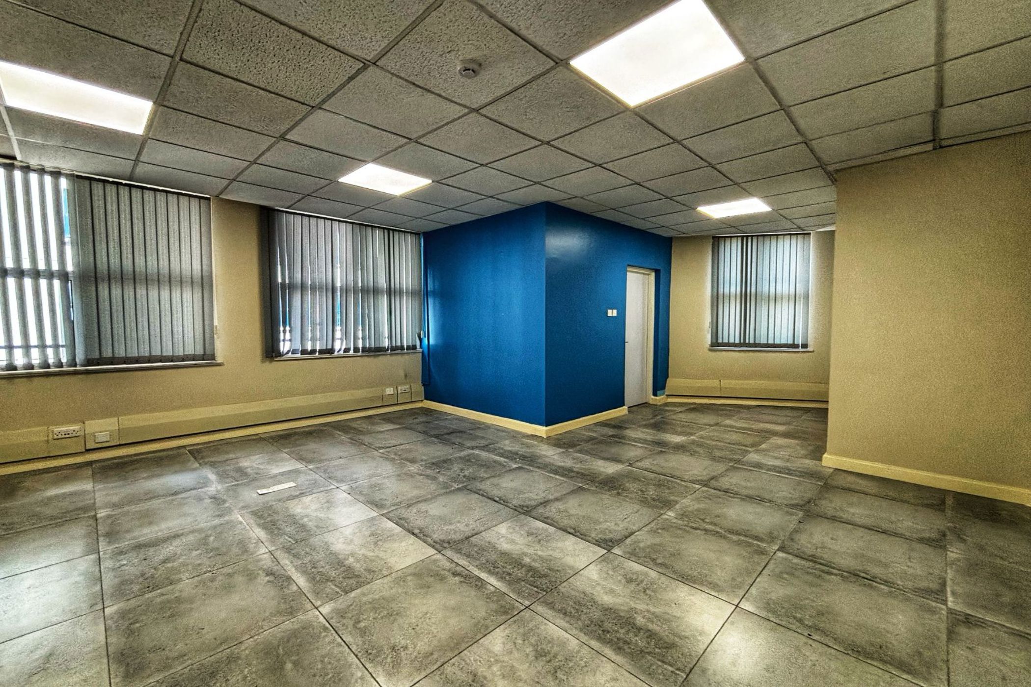 650 m&sup2; commercial office to rent in Kilimani (Kenya)