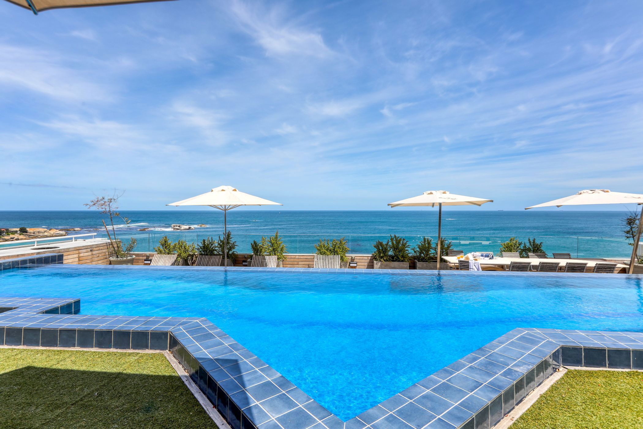 3 bedroom apartment to rent in Clifton