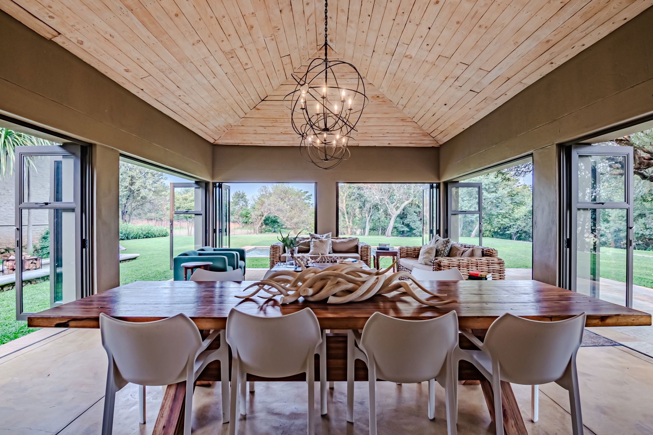 5 bedroom house for sale in Mooiplaats AH