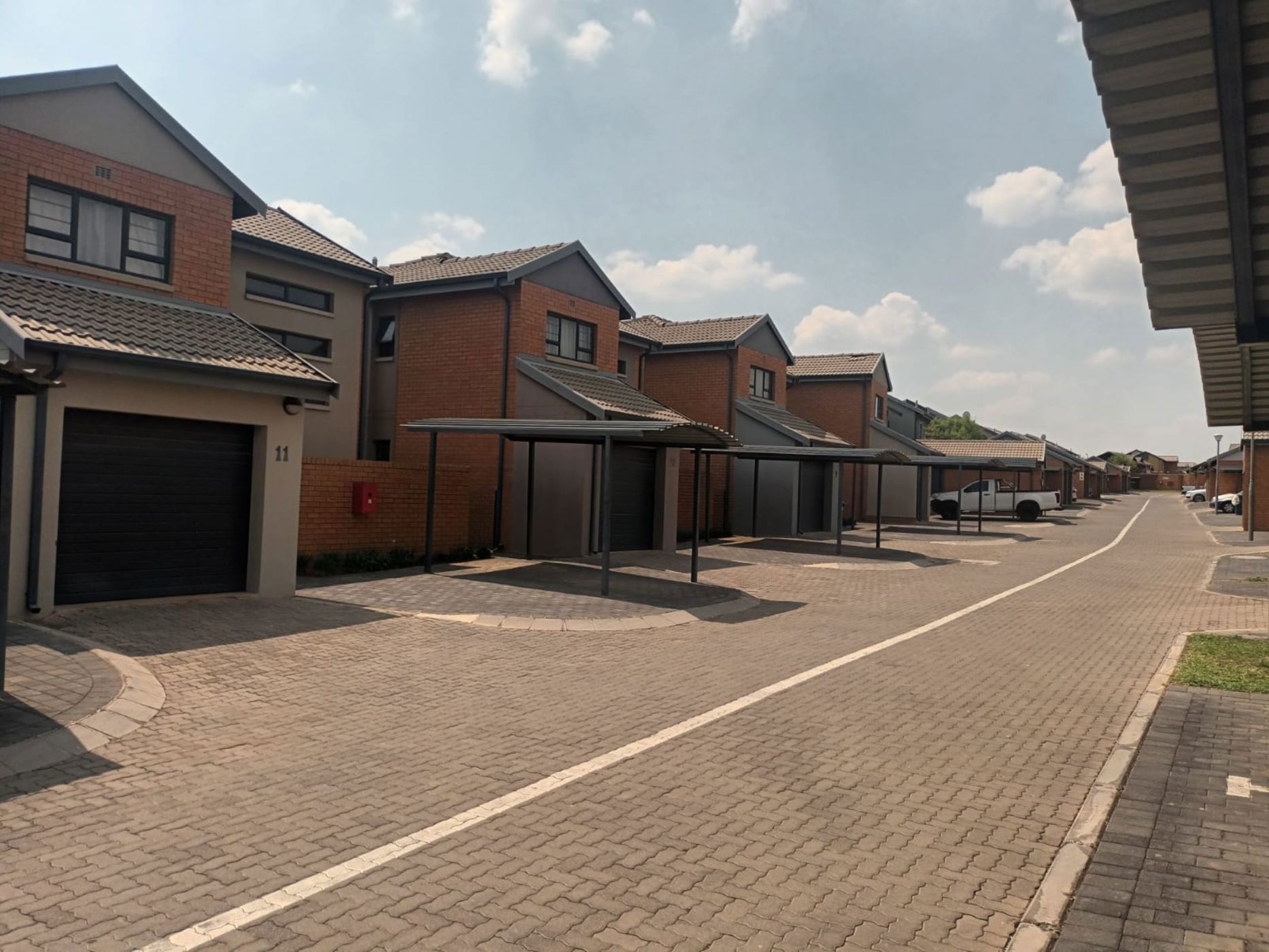 3 bedroom double-storey house for sale in Derdepoort