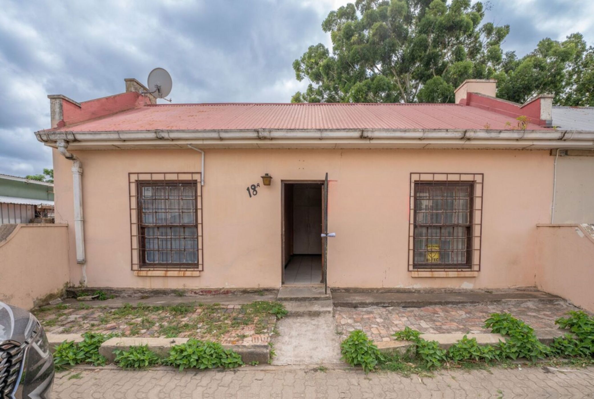 2 bedroom single-storey house for sale in Grahamstown Central (Makhanda Central) 