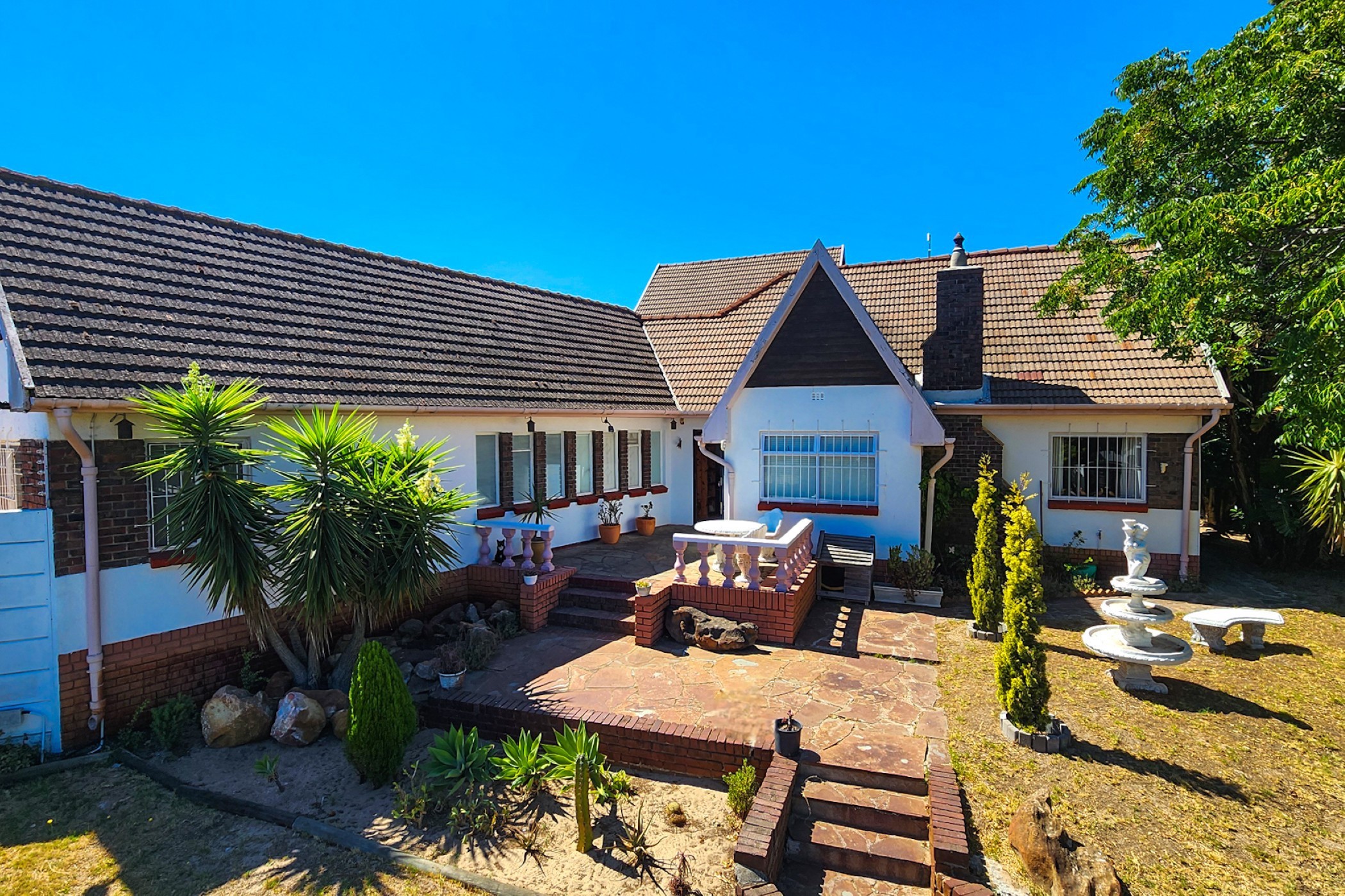 6 bedroom house for sale in Table View