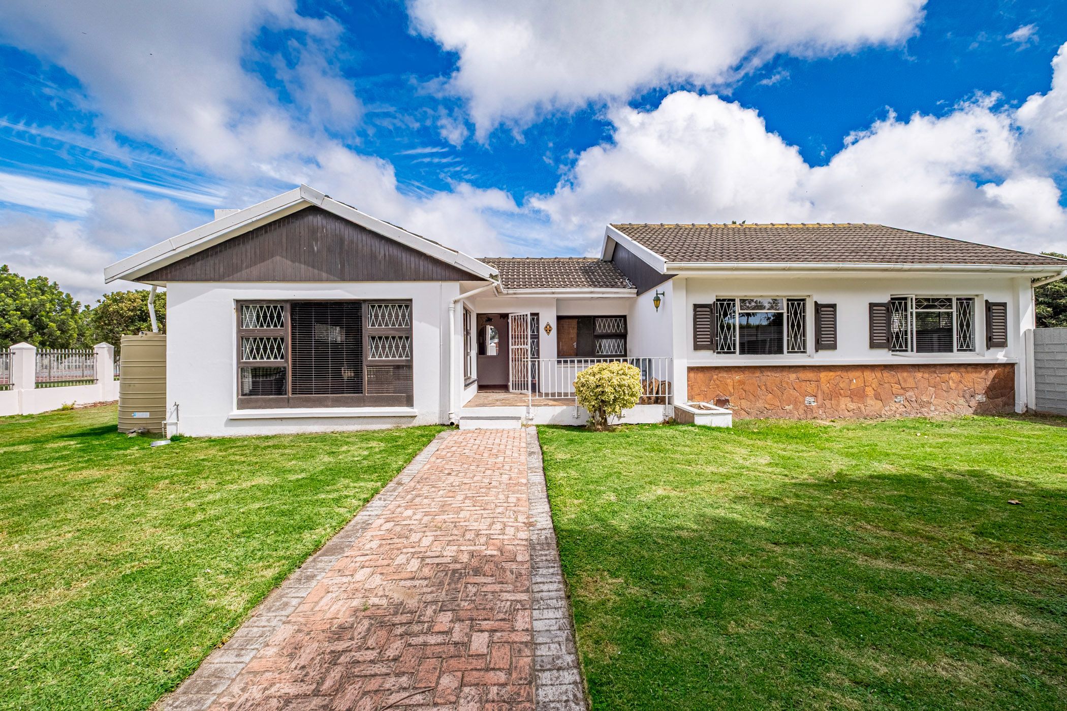 4 bedroom house for sale in Sunridge Park