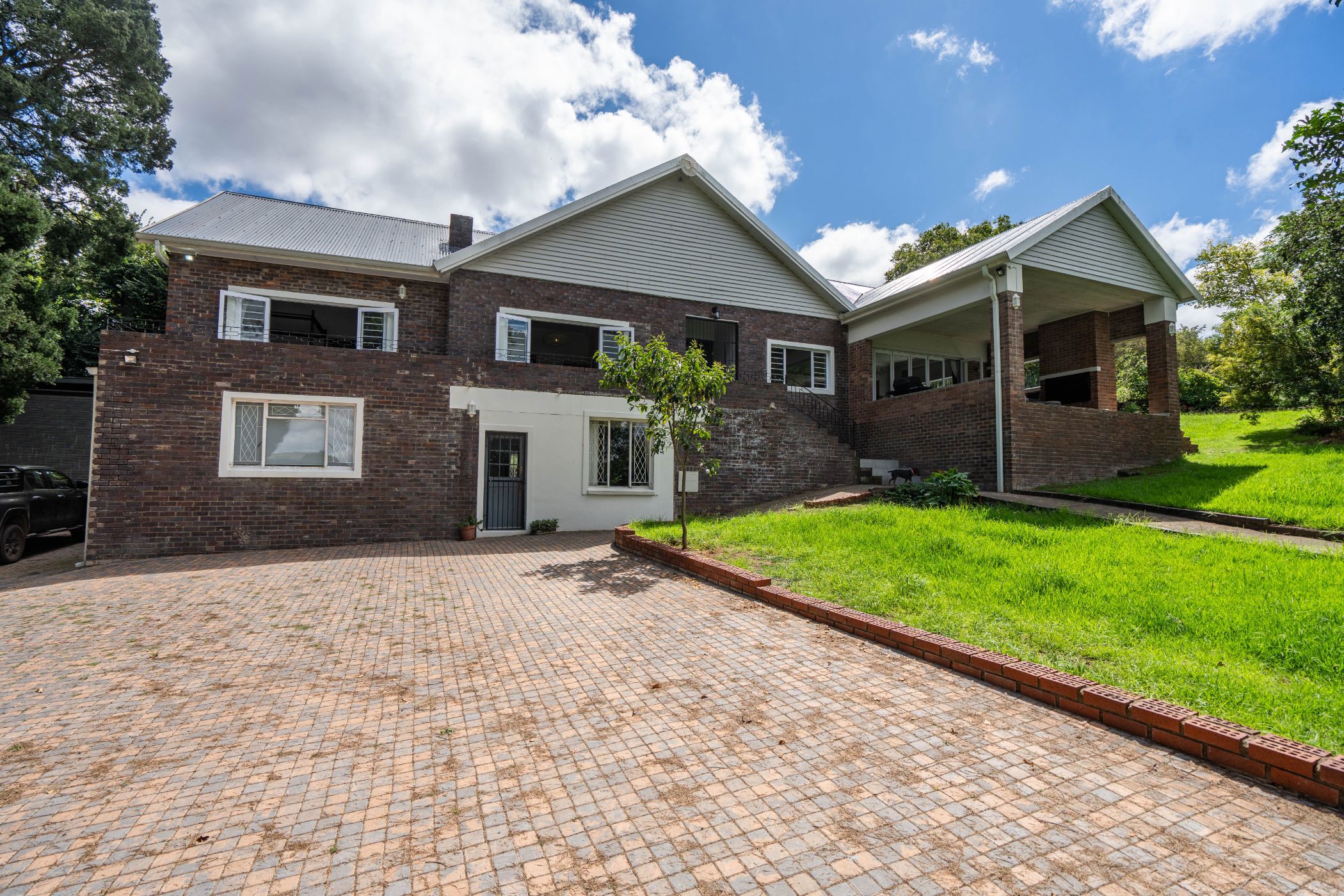 4 bedroom house for sale in West Hill (Grahamstown (Makhanda))