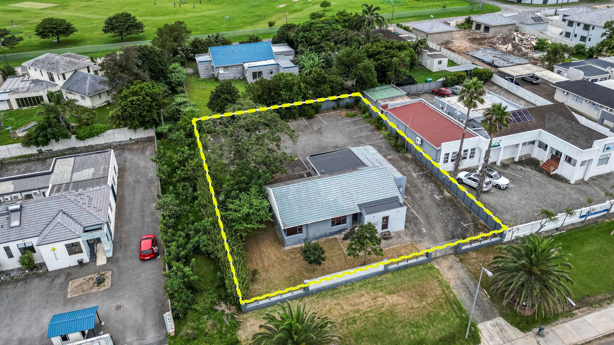 1338 m&sup2; commercial building for sale in Beacon Bay