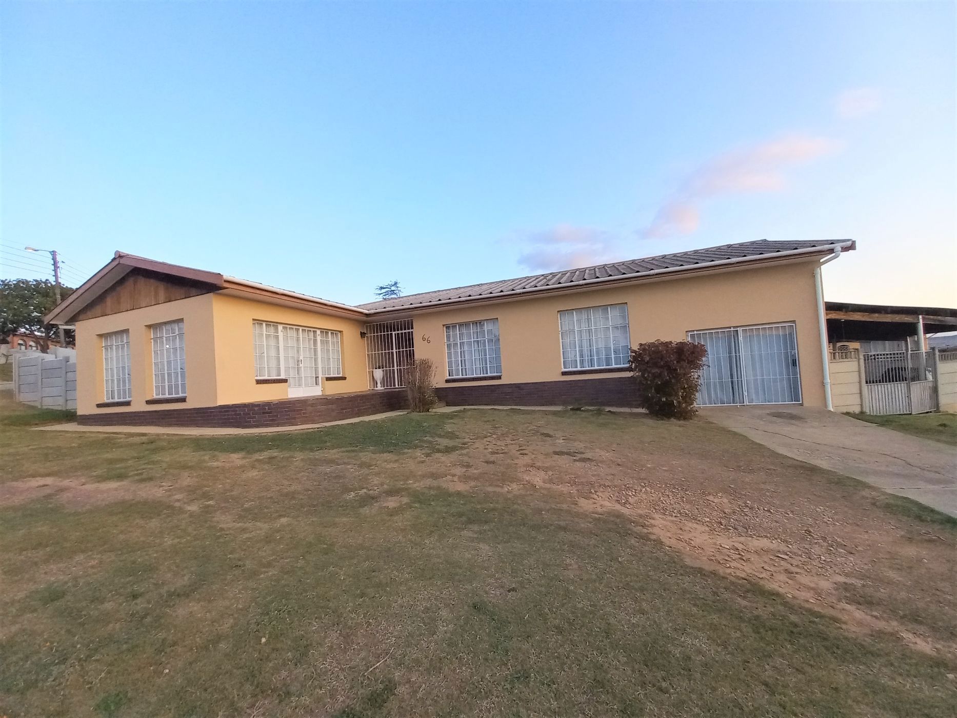 4 bedroom house for sale in Van Riebeeck Hoogte