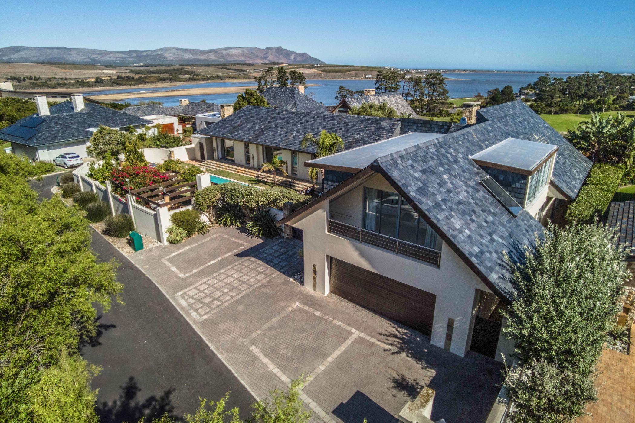 4 bedroom golf estate house for sale in Arabella Country Estate