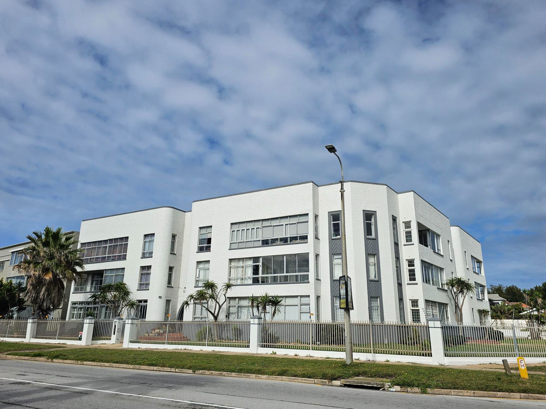 2 bedroom apartment for sale in Summerstrand