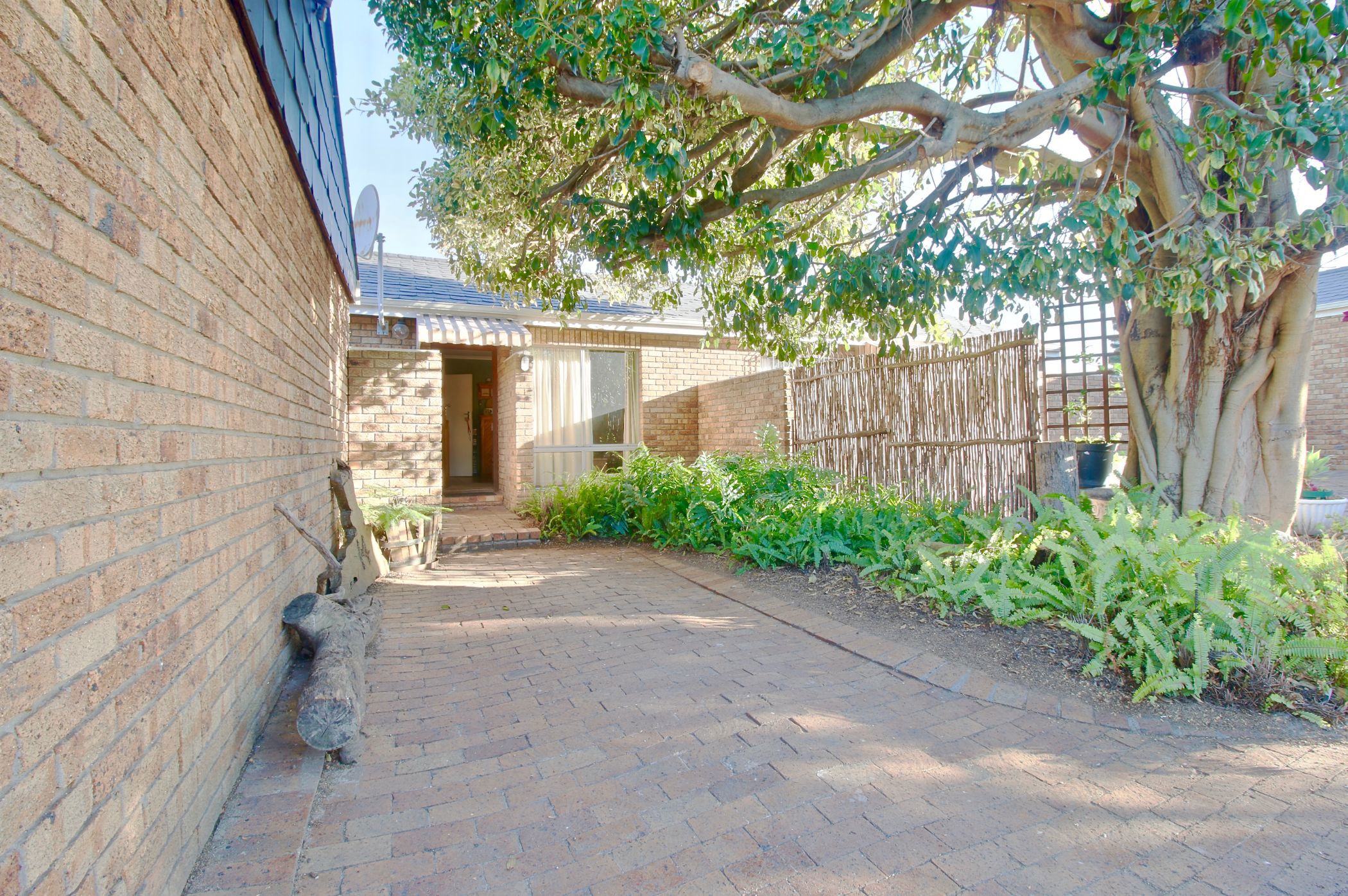 2 bedroom townhouse for sale in Welgelegen (Parow)