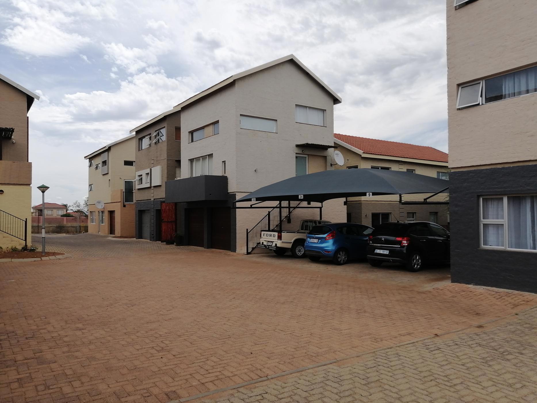 2 bedroom townhouse for sale in Serela View