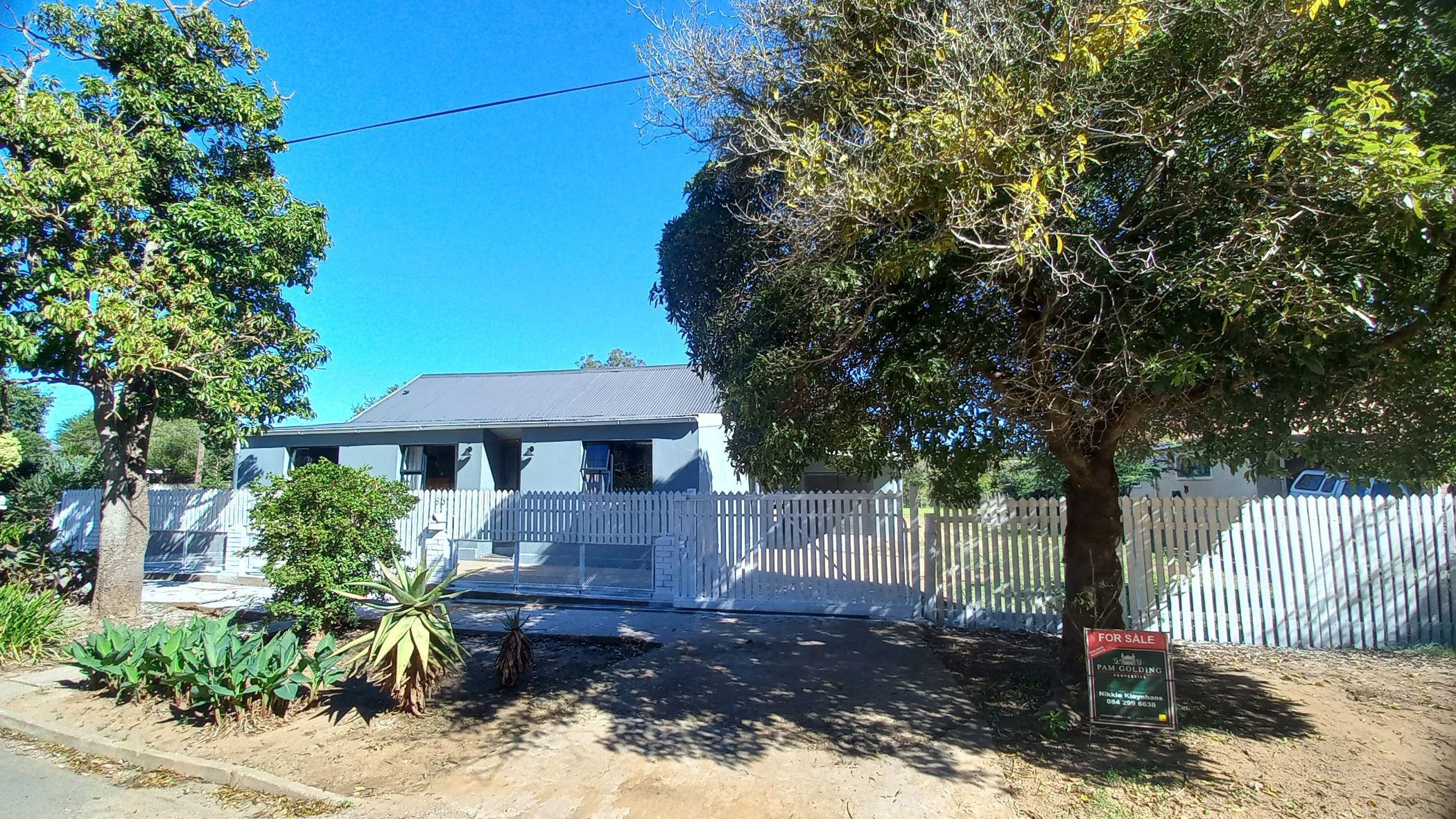 3 bedroom house for sale in Heidelberg (Garden Route)