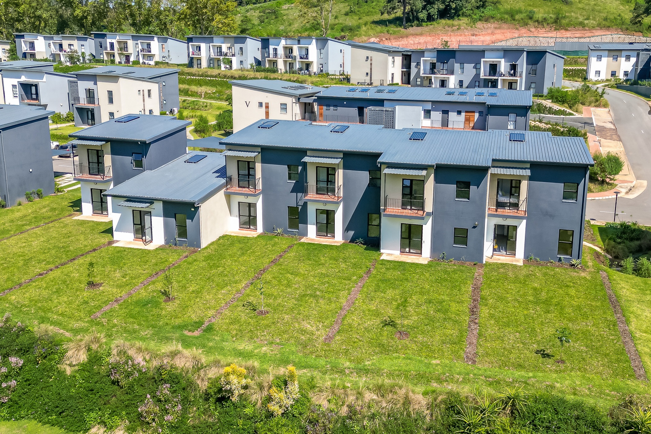 2 bedroom townhouse for sale in Waterfall (Upper Highway)