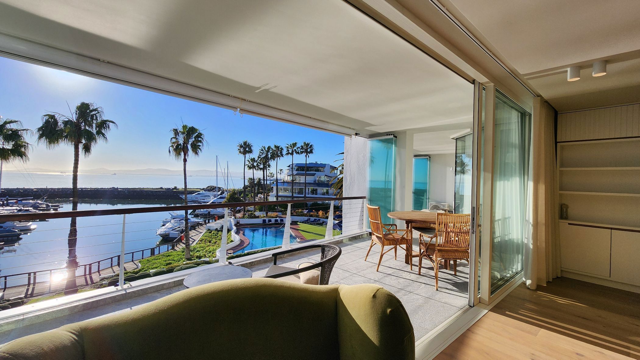 3 bedroom apartment to rent in Mouille Point