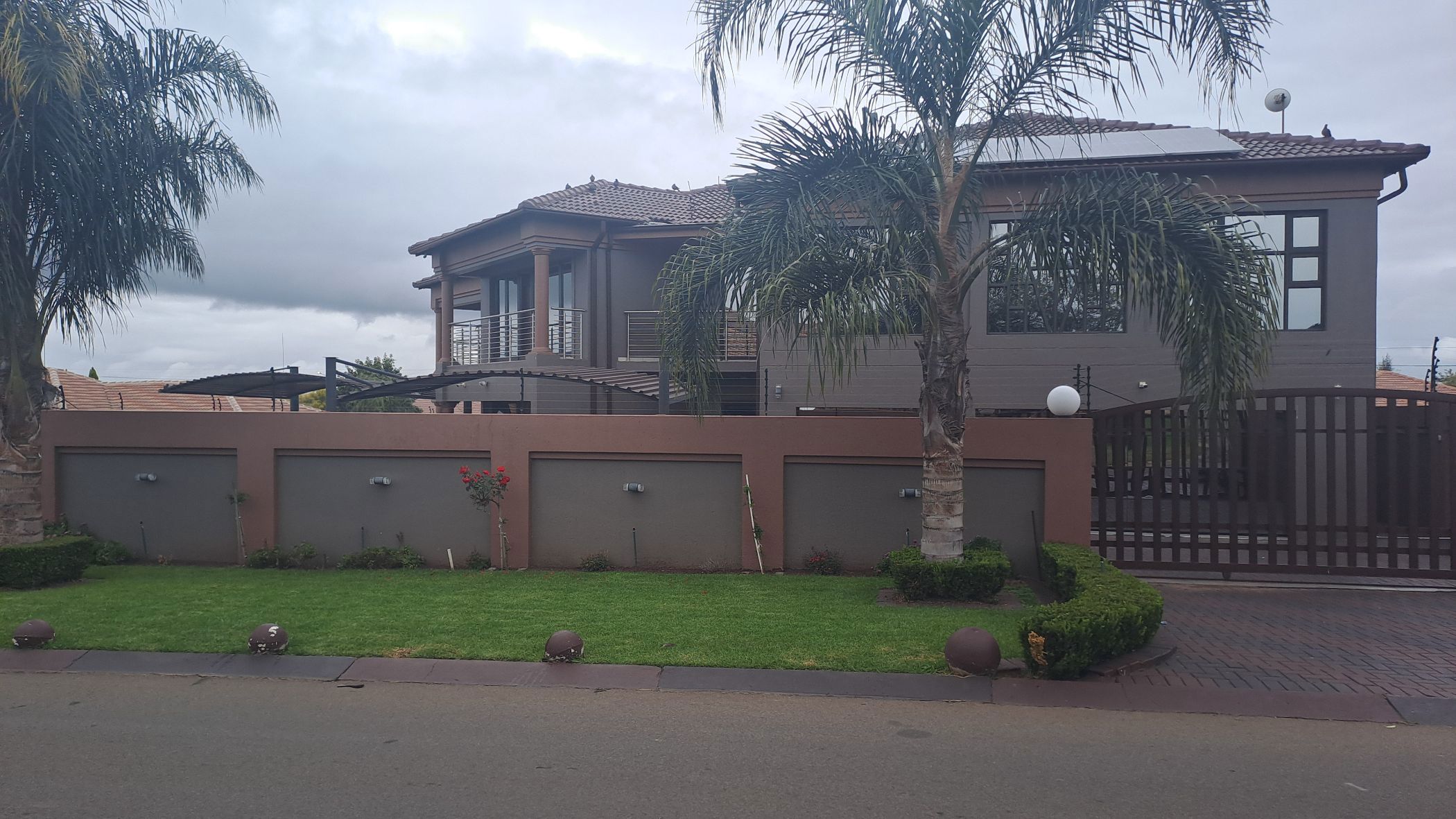 6 bedroom house for sale in Aerorand