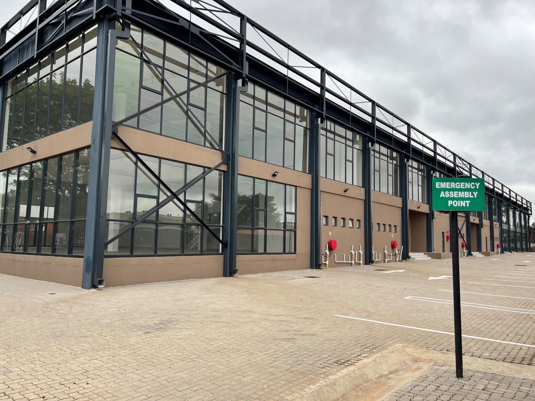 3951 m&sup2; commercial building to rent in Gwest Industrial (Botswana)