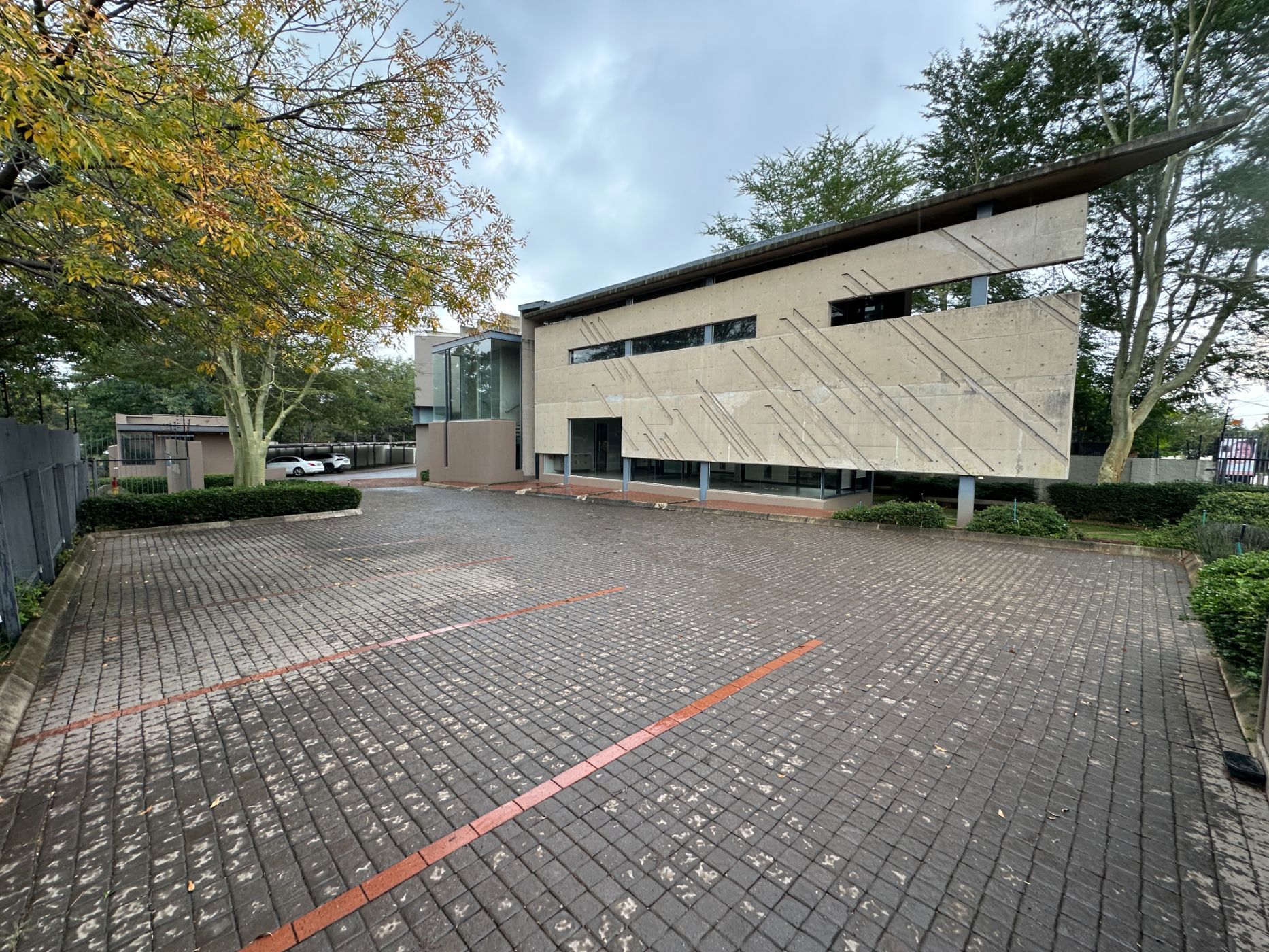 1015 m&sup2; commercial building for sale in Brooklyn (Pretoria East)