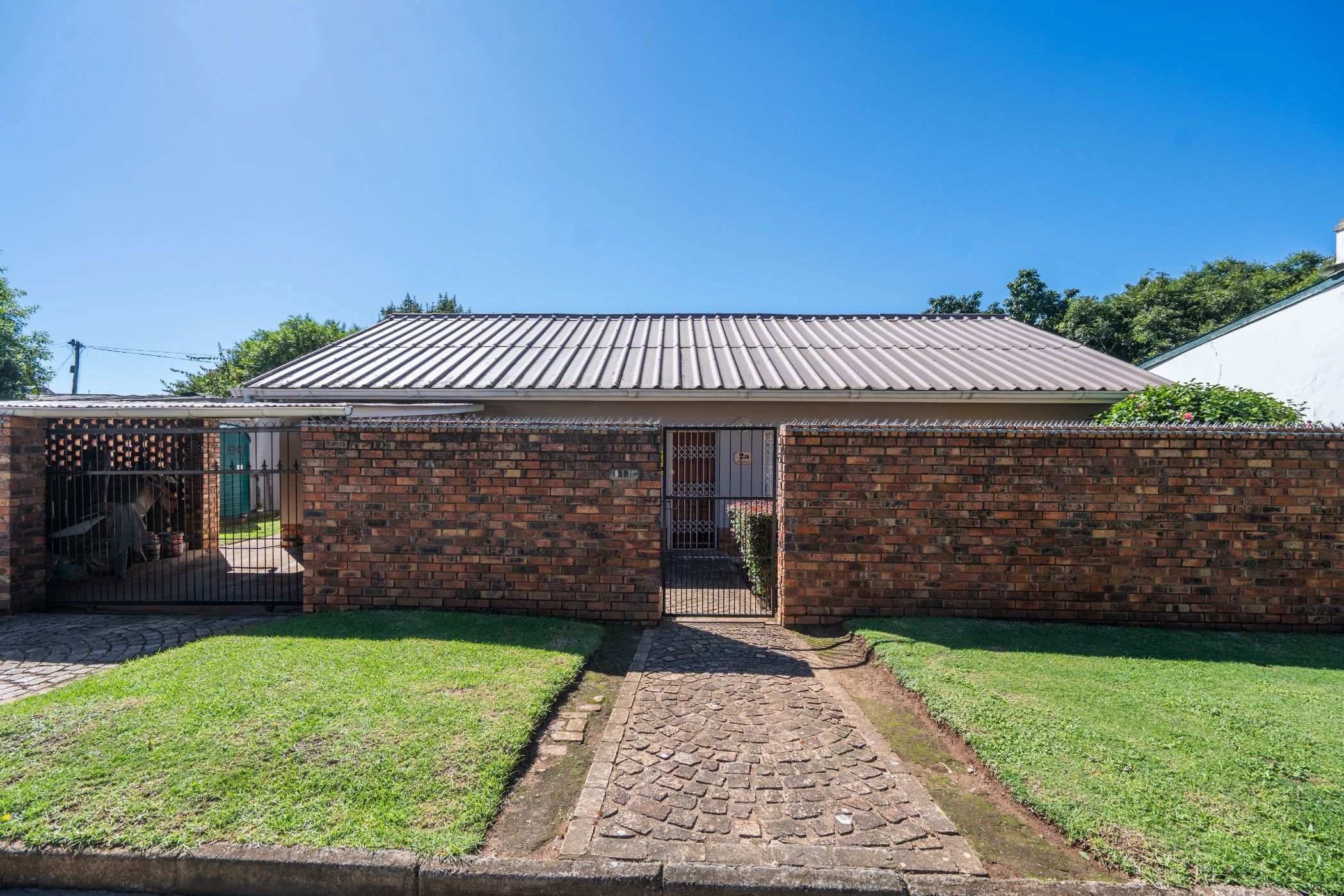 3 bedroom house for sale in Sunnyside (Grahamstown (Makhanda))