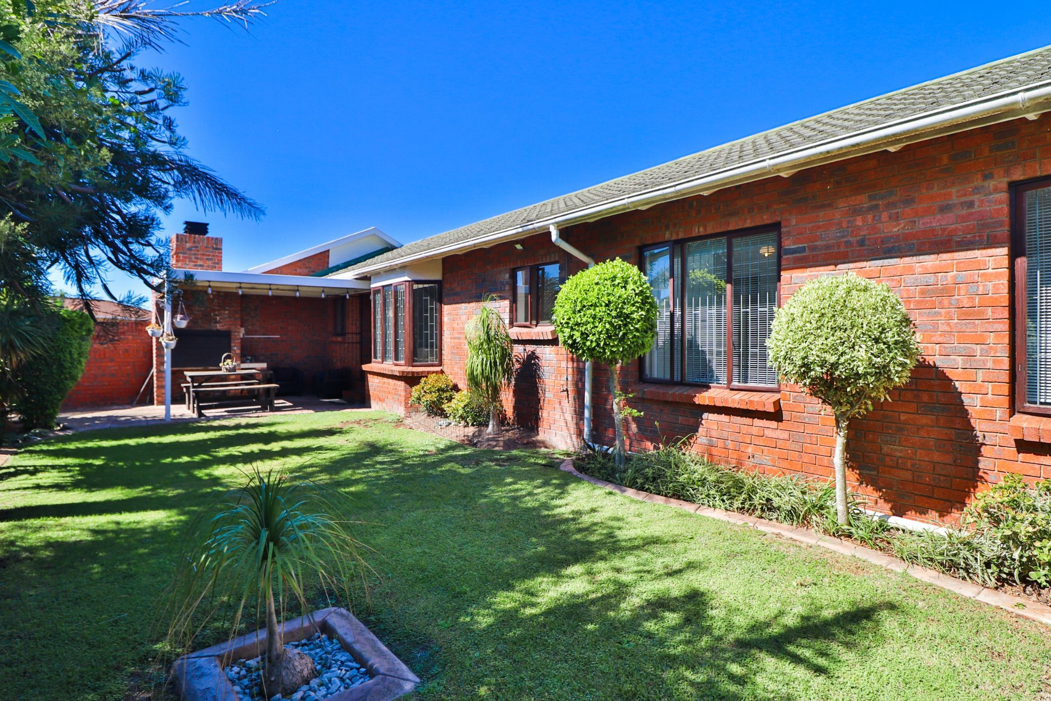 2 bedroom townhouse for sale in Lorraine