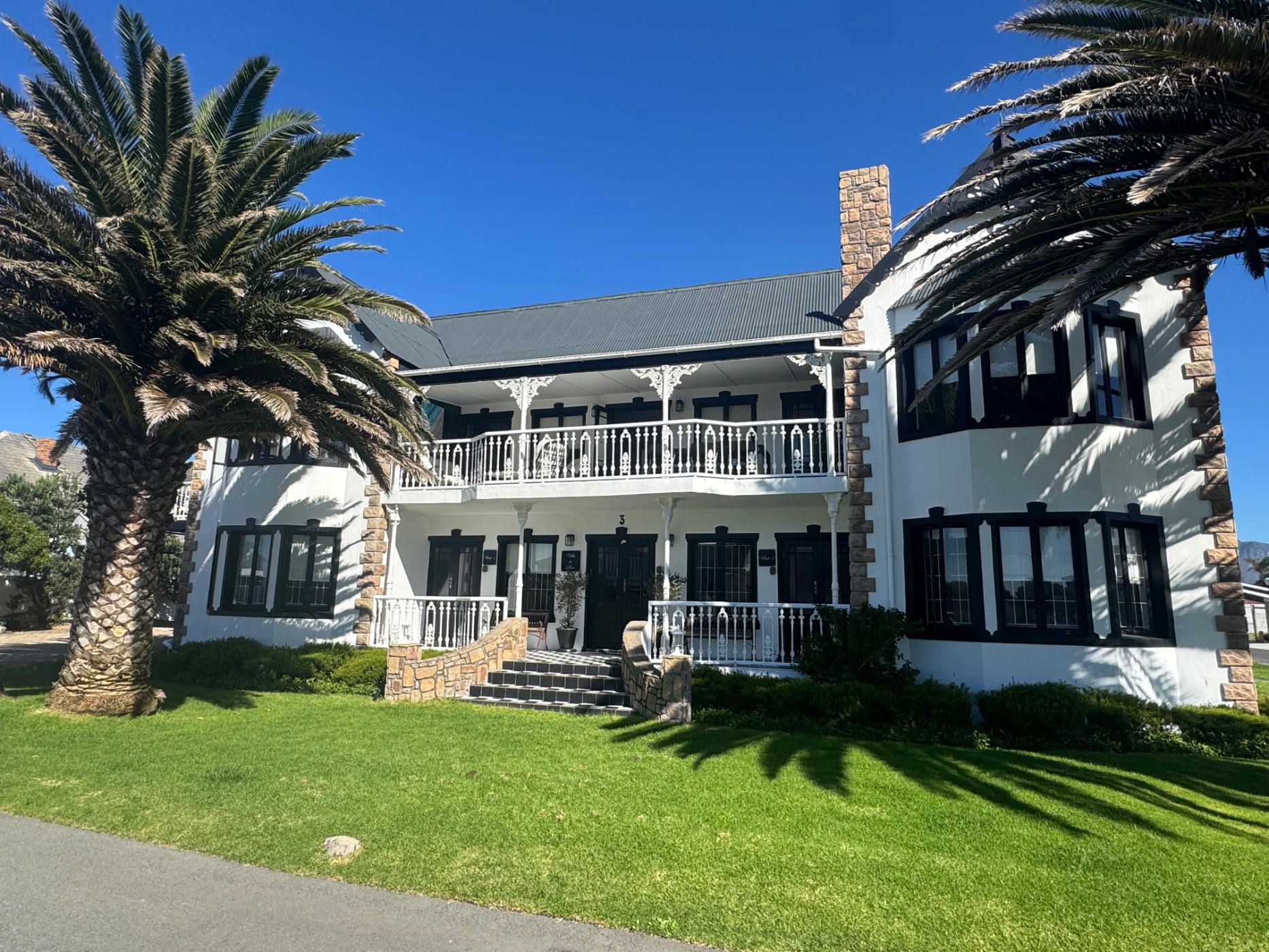 7 bedroom double-storey house for sale in Kleinmond