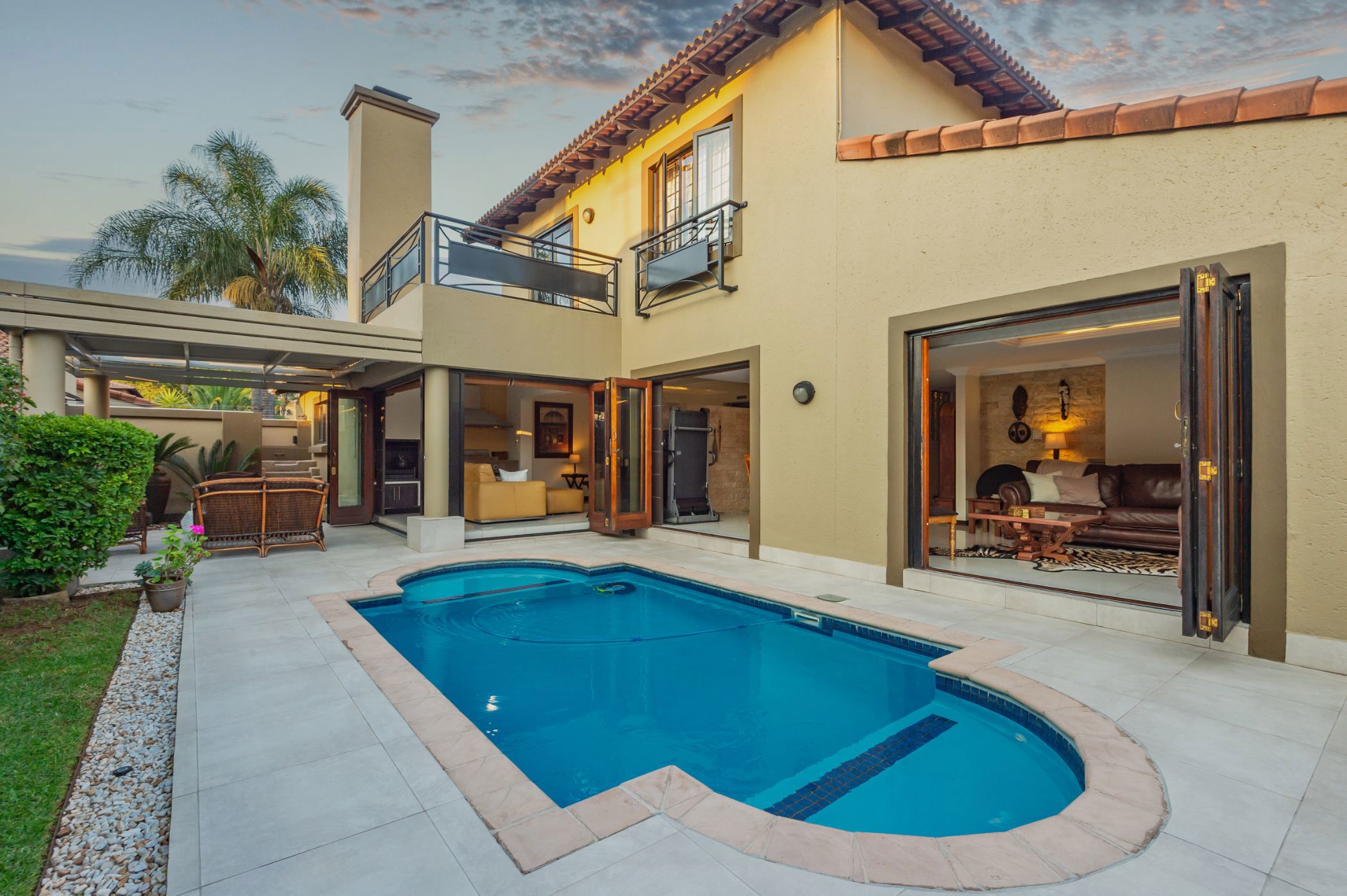 3 bedroom multi-storey cluster for sale in Bedfordview