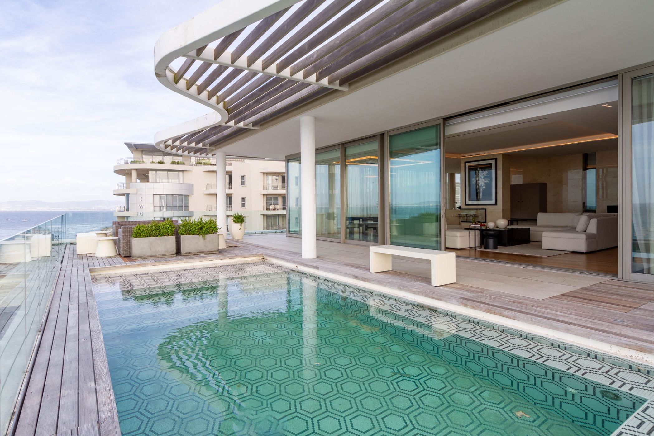 3 bedroom apartment to rent in Mouille Point