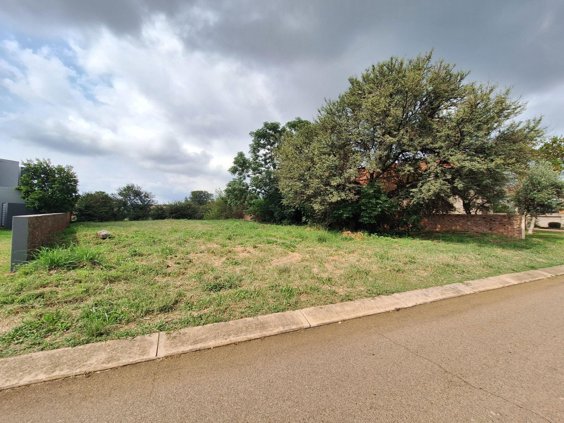 908 m&sup2; residential vacant land for sale in Silver Woods
