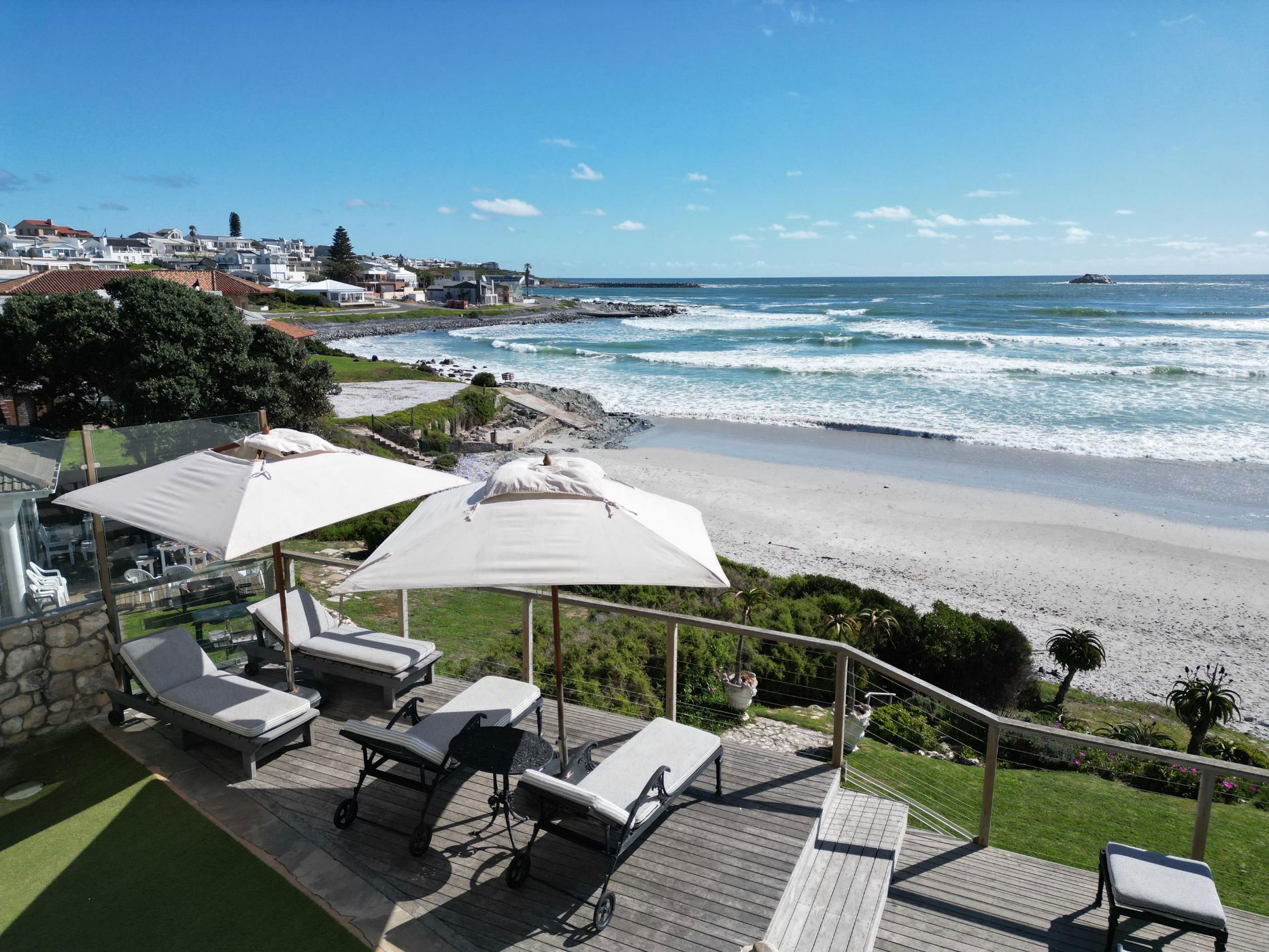 7 bedroom beachfront villa for sale in Yzerfontein