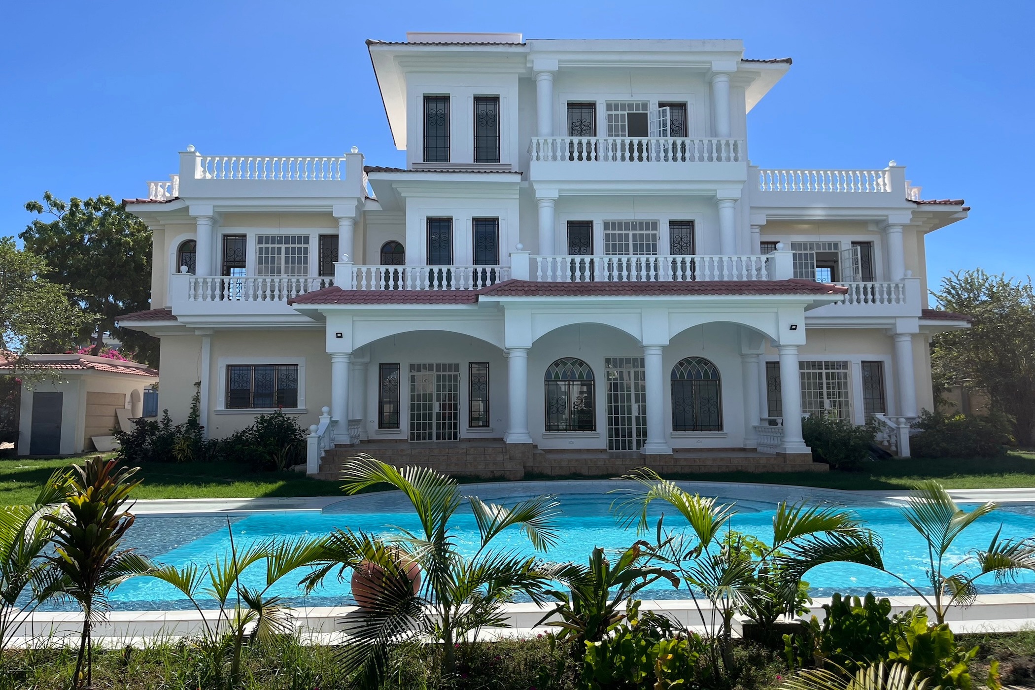 Beachfront villa to rent in Diani (Kenya)