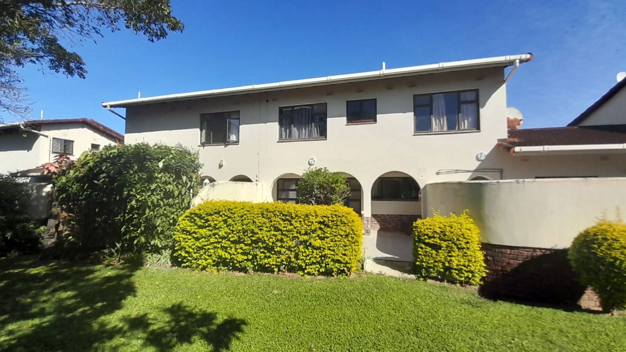 3 bedroom double-storey apartment to rent in Umtentweni