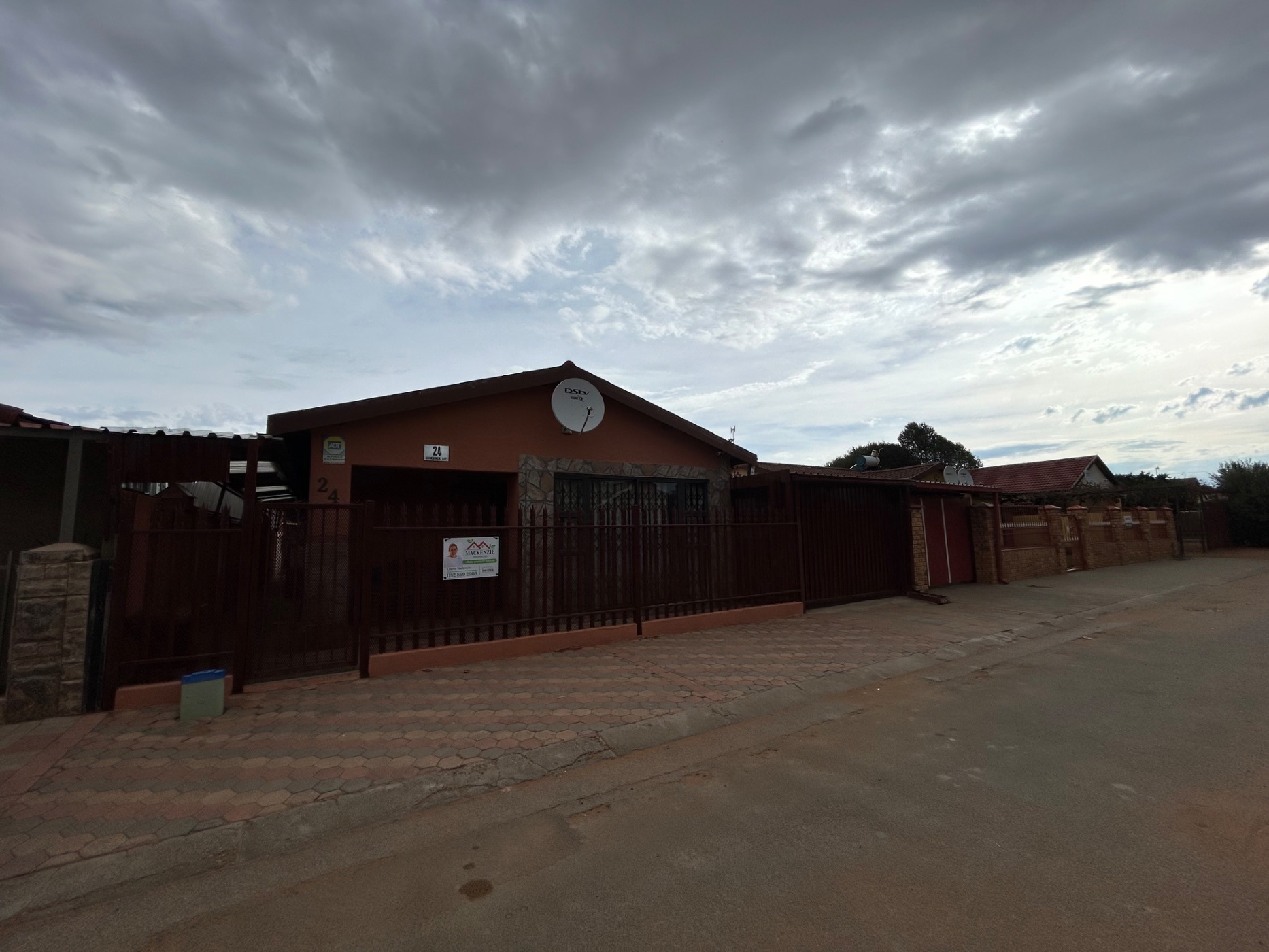 3 bedroom house for sale in Roodepan