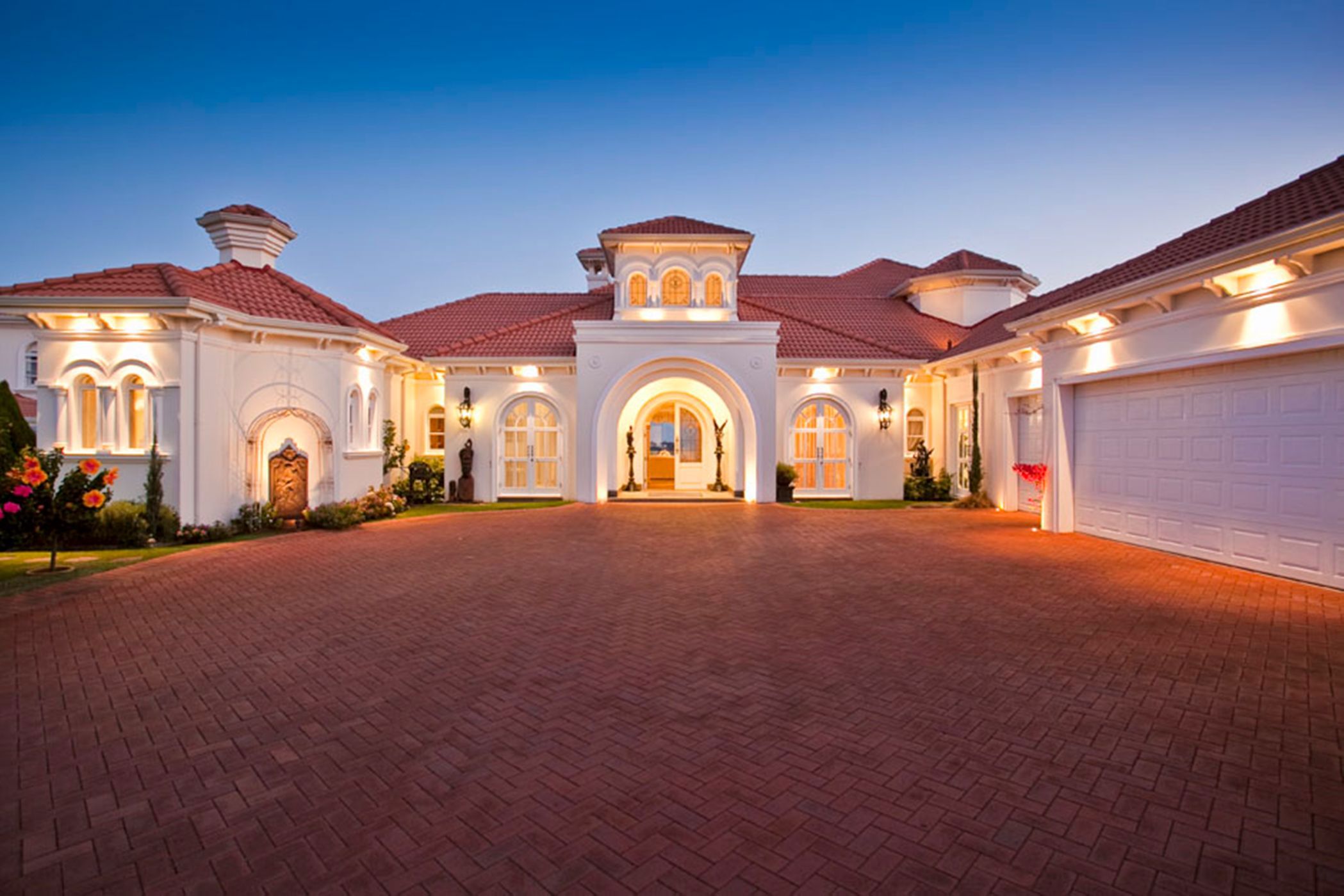 4 bedroom security estate home for sale in La Lucia