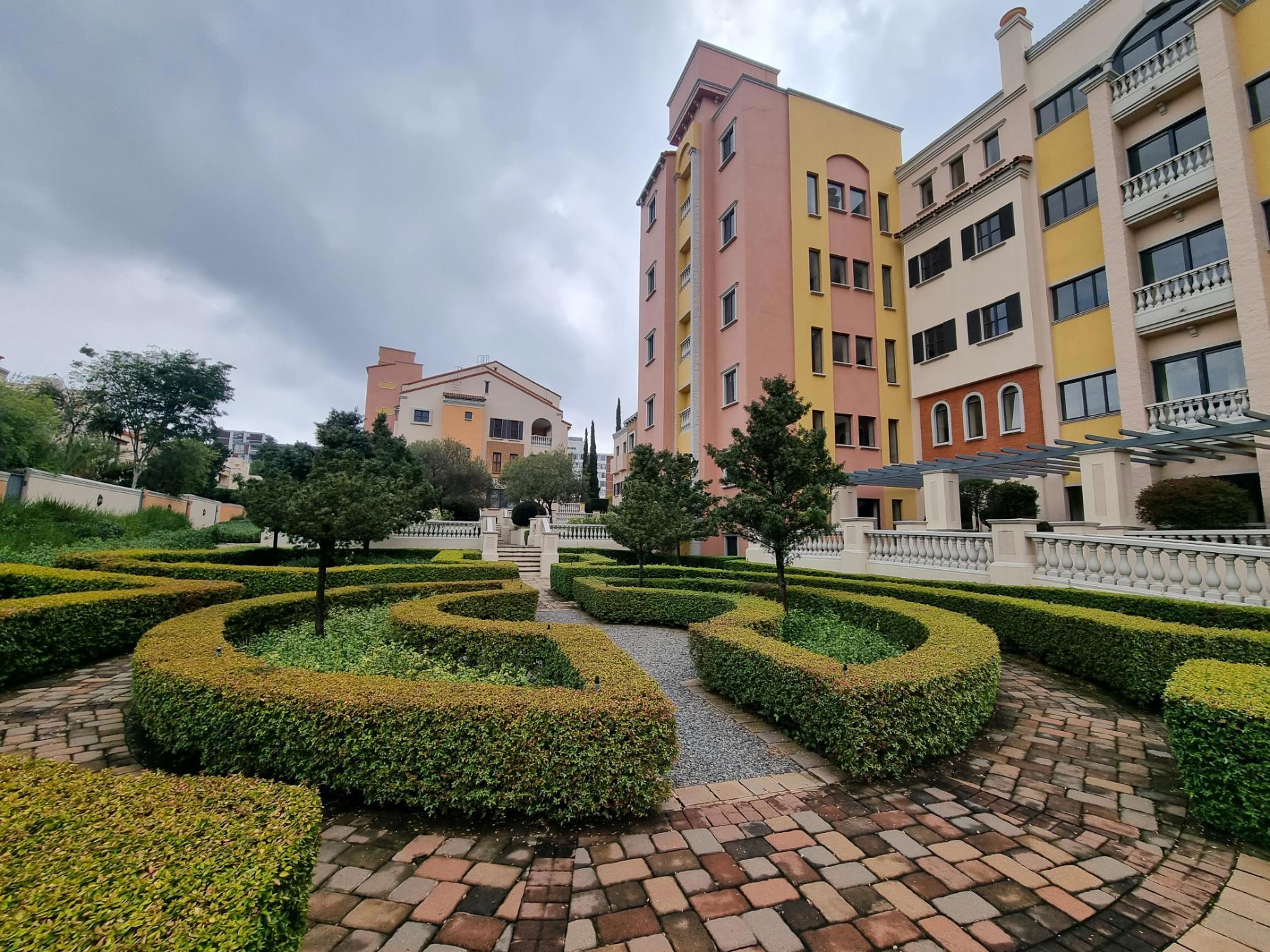 2 bedroom apartment to rent in Bedford Gardens