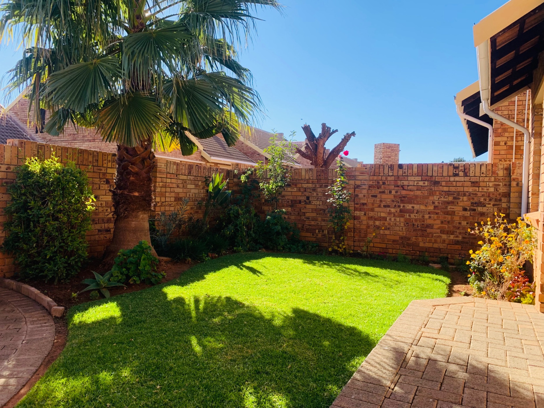 2 bedroom townhouse for sale in Langenhovenpark