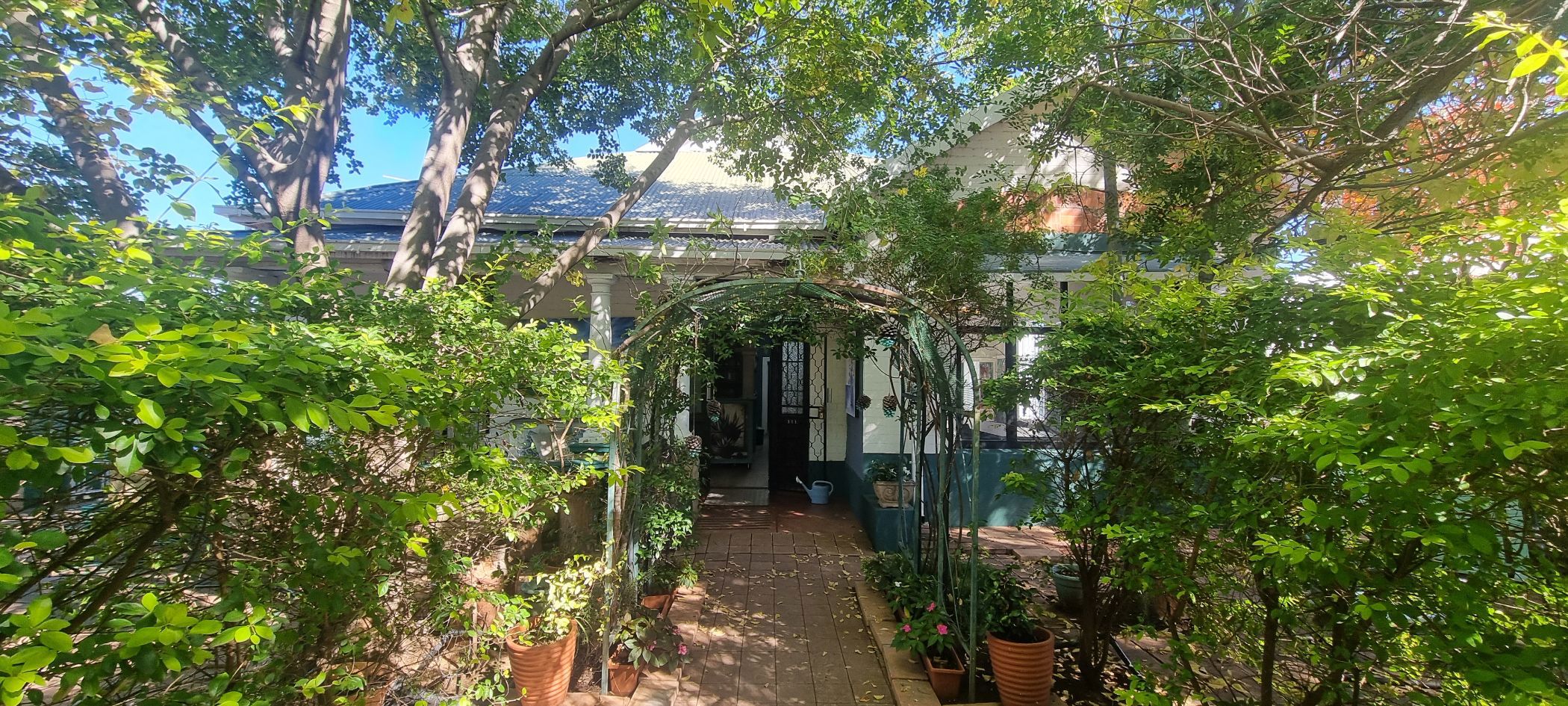 766 m&sup2; commercial retail property for sale in Klisserville