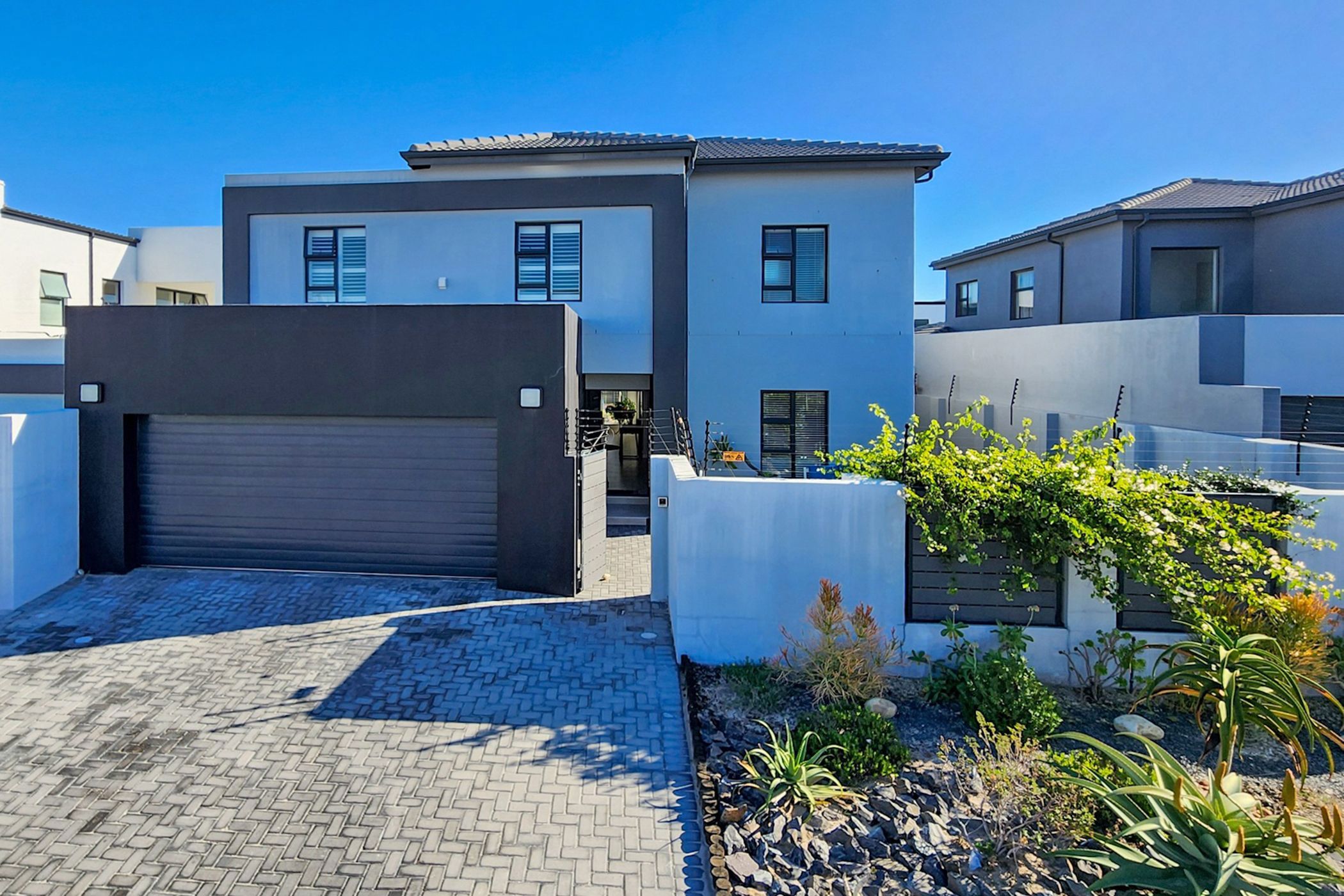 4 bedroom house for sale in Sandown (Blouberg)