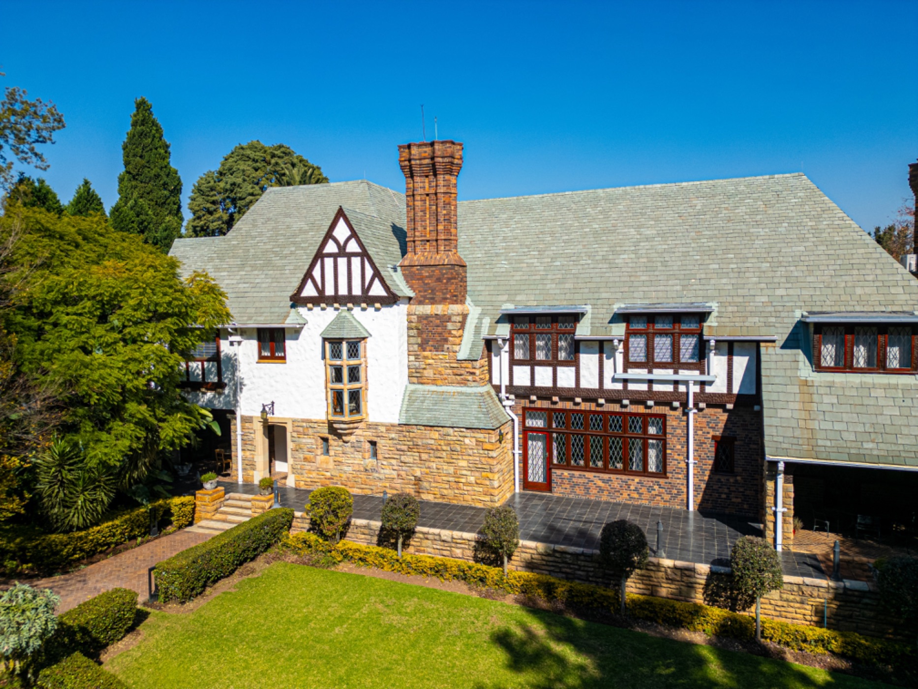 13 bedroom double-storey house to rent in Dunkeld