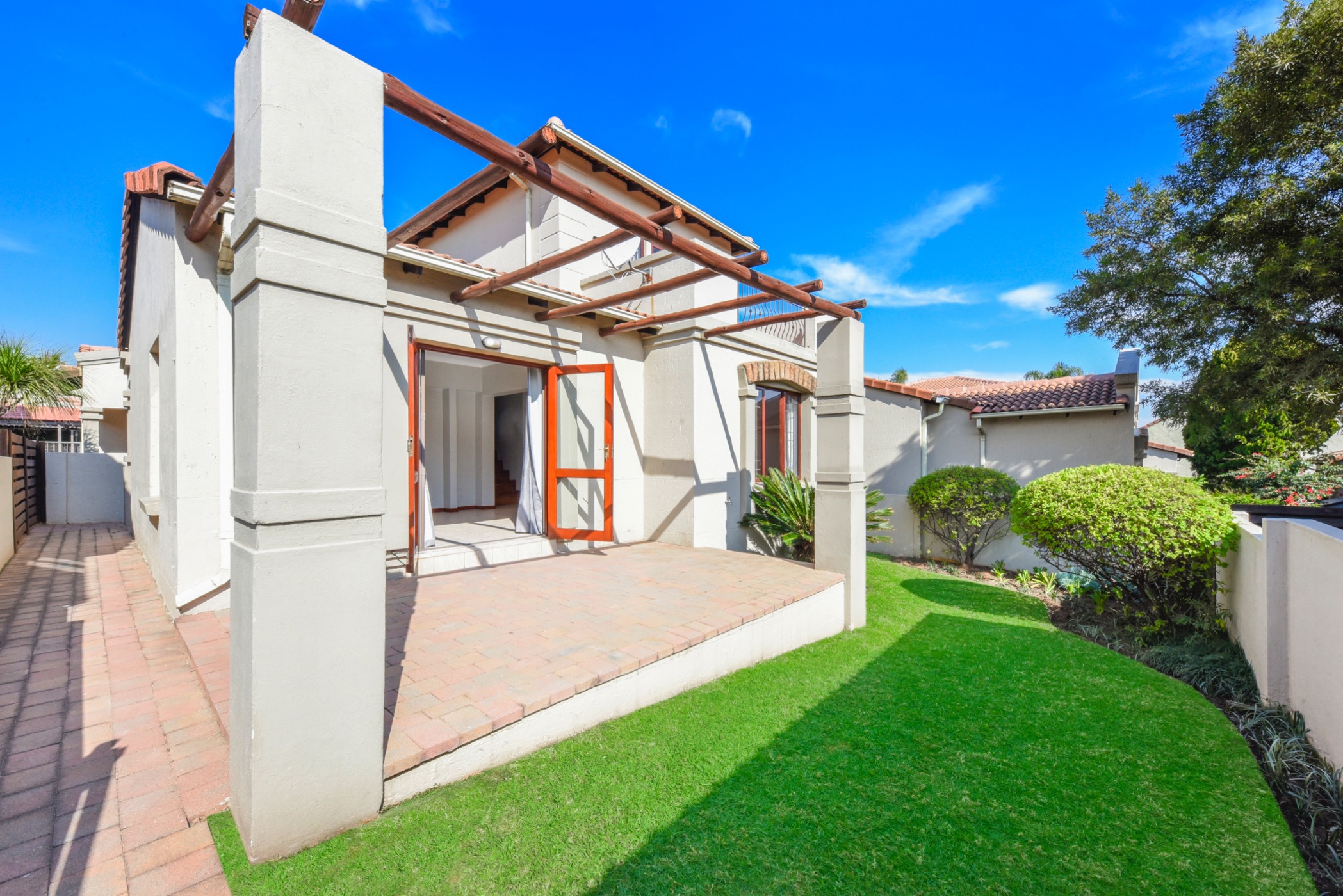 3 bedroom townhouse for sale in Douglasdale