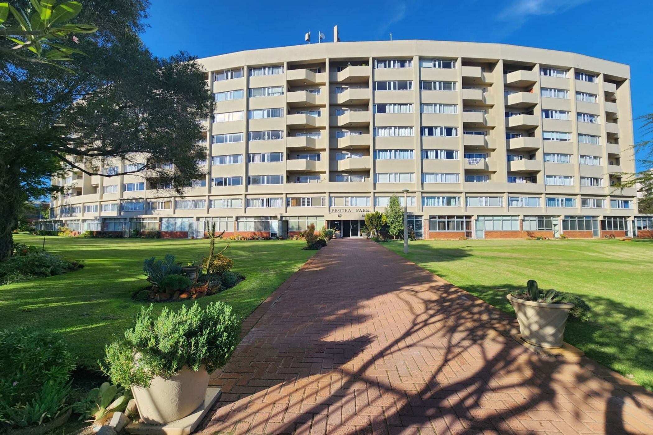 2 bedroom apartment to rent in Parow North