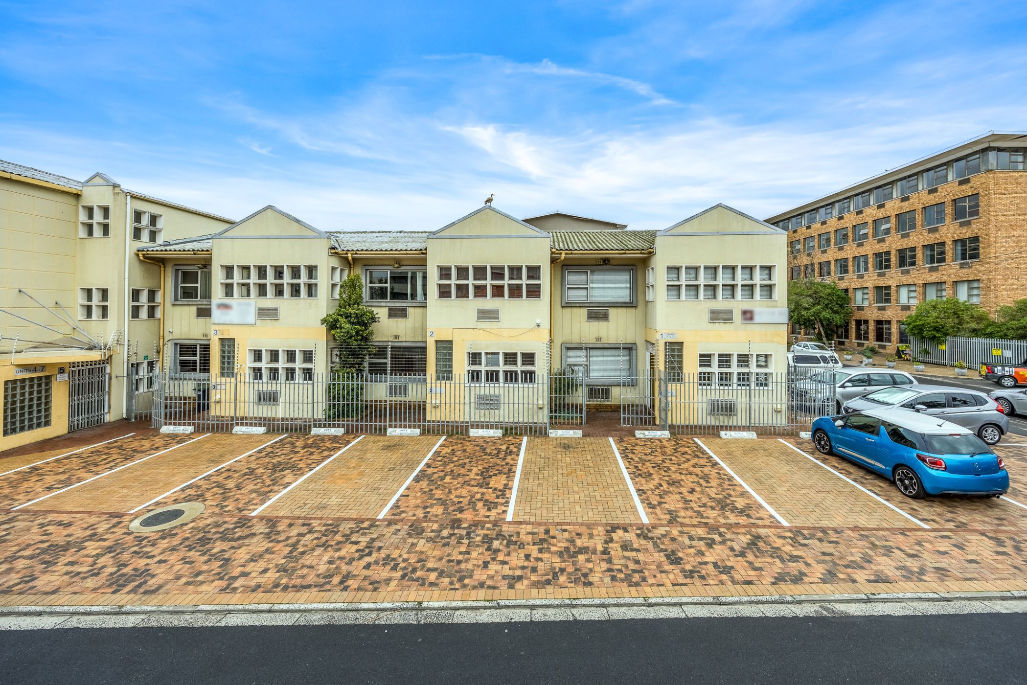120 m&sup2; commercial office for sale in Bellville (Cape Town)