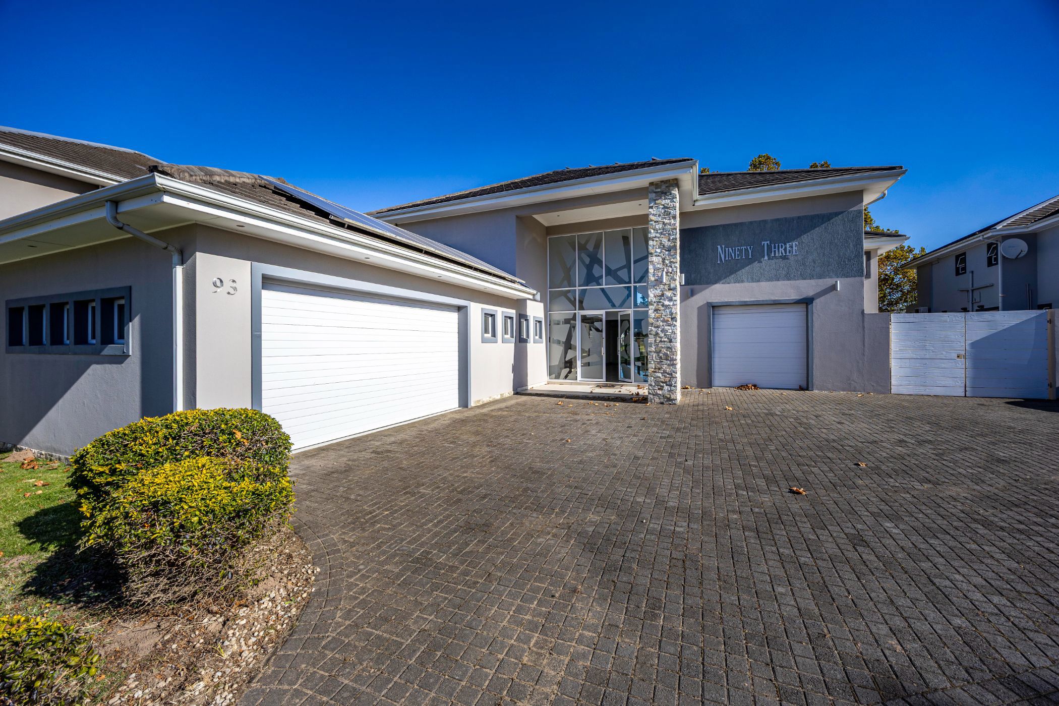 5 bedroom house for sale in Beacon Bay